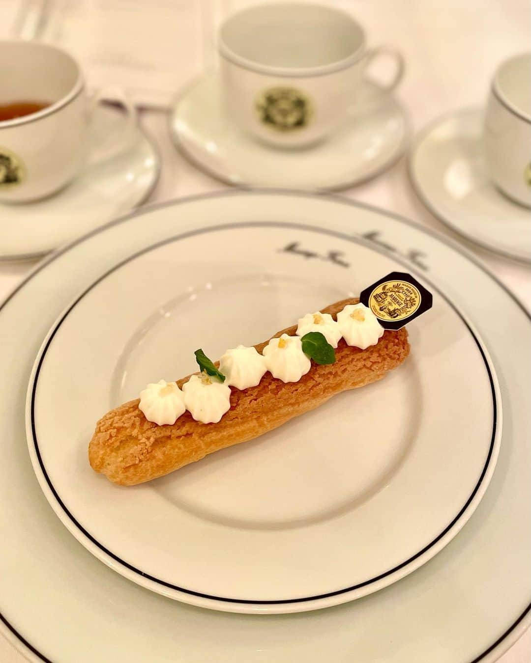 箕輪玖美さんのインスタグラム写真 - (箕輪玖美Instagram)「マリアージュフレールで、お紅茶のセミナー😊 ・ ・ この日は桜のフレーバーティーを飲み比べ☕️ 一気に桜満開モードに〜☺️🌸 ・ ・ 人気で中々参加出来ないティーセミナーを貸切開催して下さった @beyond_spacetime さん  いつもお声がけ頂き、ありがとうございます😊💕  #マリアージュフレール銀座本店 #マリアージュフレール #ティークラブ #紅茶のお勉強 #紅茶大好き #美味しい紅茶の淹れ方 #おもてなし #心豊かな暮らし #趣味の時間 #習い事大好き #アラフィフ女子 #箕輪玖美」3月22日 7時36分 - kumi.111