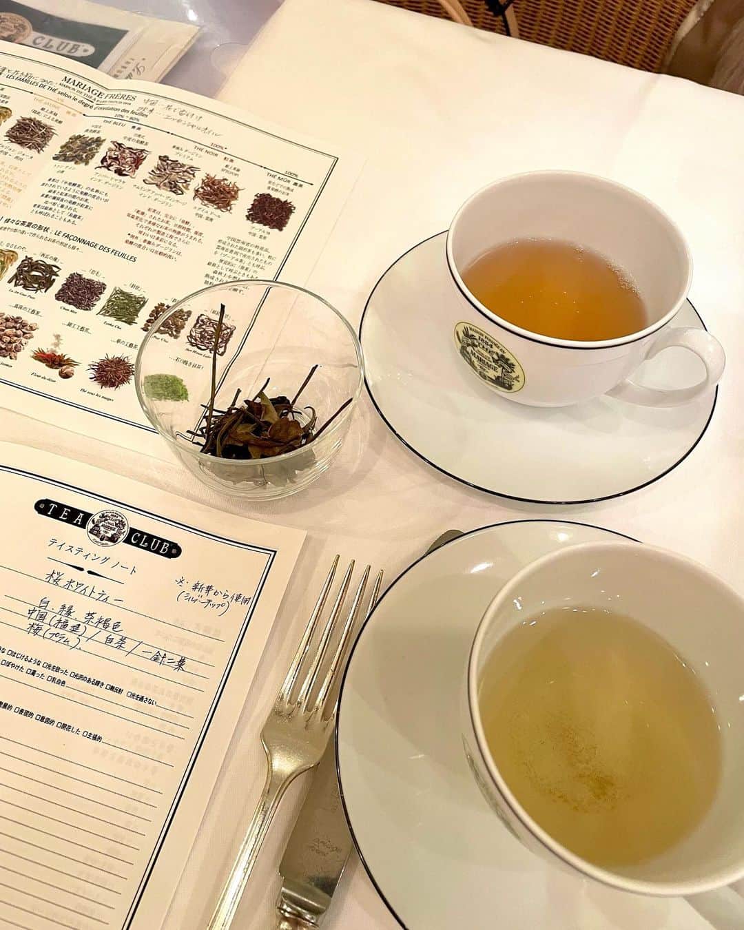 箕輪玖美さんのインスタグラム写真 - (箕輪玖美Instagram)「マリアージュフレールで、お紅茶のセミナー😊 ・ ・ この日は桜のフレーバーティーを飲み比べ☕️ 一気に桜満開モードに〜☺️🌸 ・ ・ 人気で中々参加出来ないティーセミナーを貸切開催して下さった @beyond_spacetime さん  いつもお声がけ頂き、ありがとうございます😊💕  #マリアージュフレール銀座本店 #マリアージュフレール #ティークラブ #紅茶のお勉強 #紅茶大好き #美味しい紅茶の淹れ方 #おもてなし #心豊かな暮らし #趣味の時間 #習い事大好き #アラフィフ女子 #箕輪玖美」3月22日 7時36分 - kumi.111