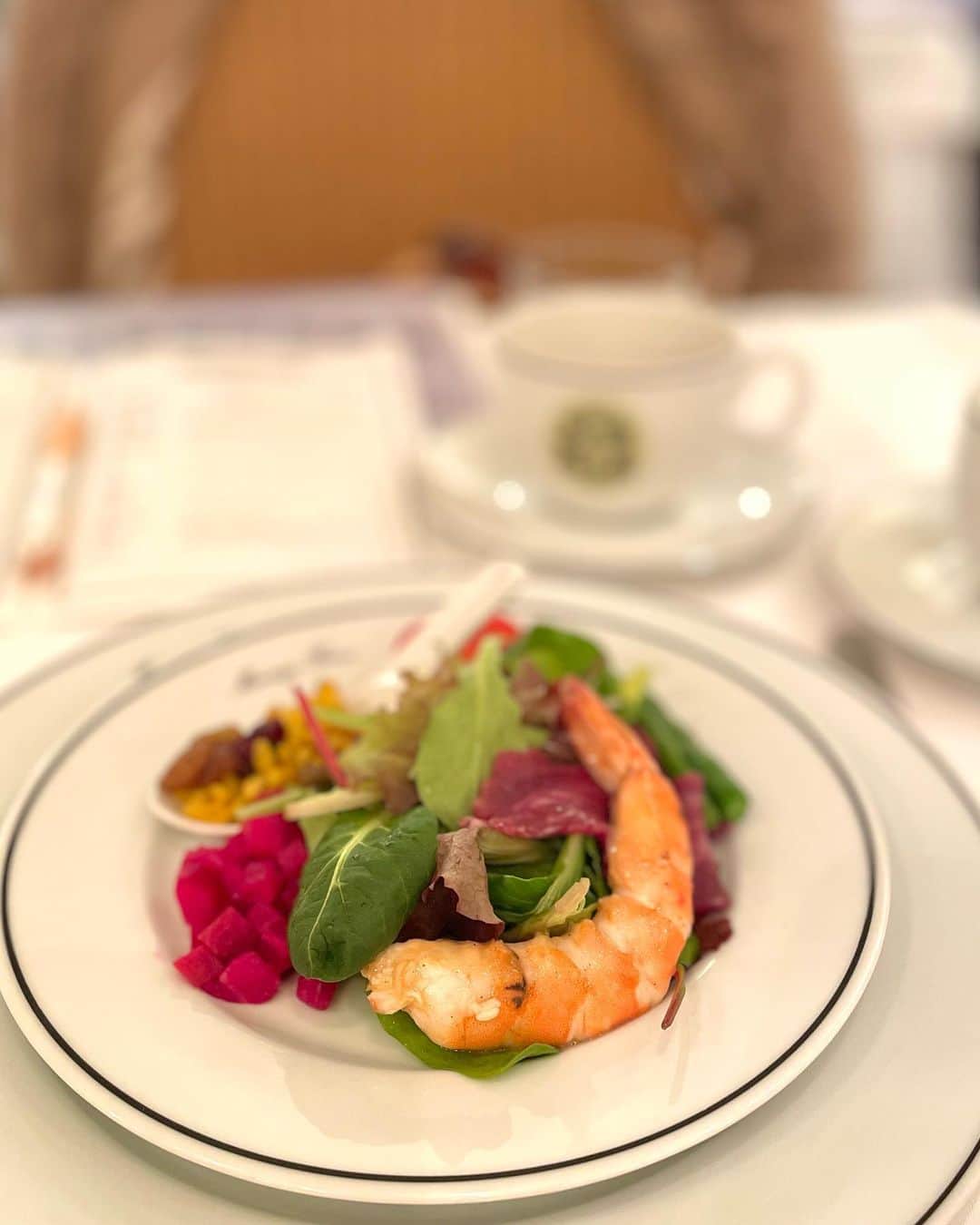 箕輪玖美さんのインスタグラム写真 - (箕輪玖美Instagram)「マリアージュフレールで、お紅茶のセミナー😊 ・ ・ この日は桜のフレーバーティーを飲み比べ☕️ 一気に桜満開モードに〜☺️🌸 ・ ・ 人気で中々参加出来ないティーセミナーを貸切開催して下さった @beyond_spacetime さん  いつもお声がけ頂き、ありがとうございます😊💕  #マリアージュフレール銀座本店 #マリアージュフレール #ティークラブ #紅茶のお勉強 #紅茶大好き #美味しい紅茶の淹れ方 #おもてなし #心豊かな暮らし #趣味の時間 #習い事大好き #アラフィフ女子 #箕輪玖美」3月22日 7時36分 - kumi.111