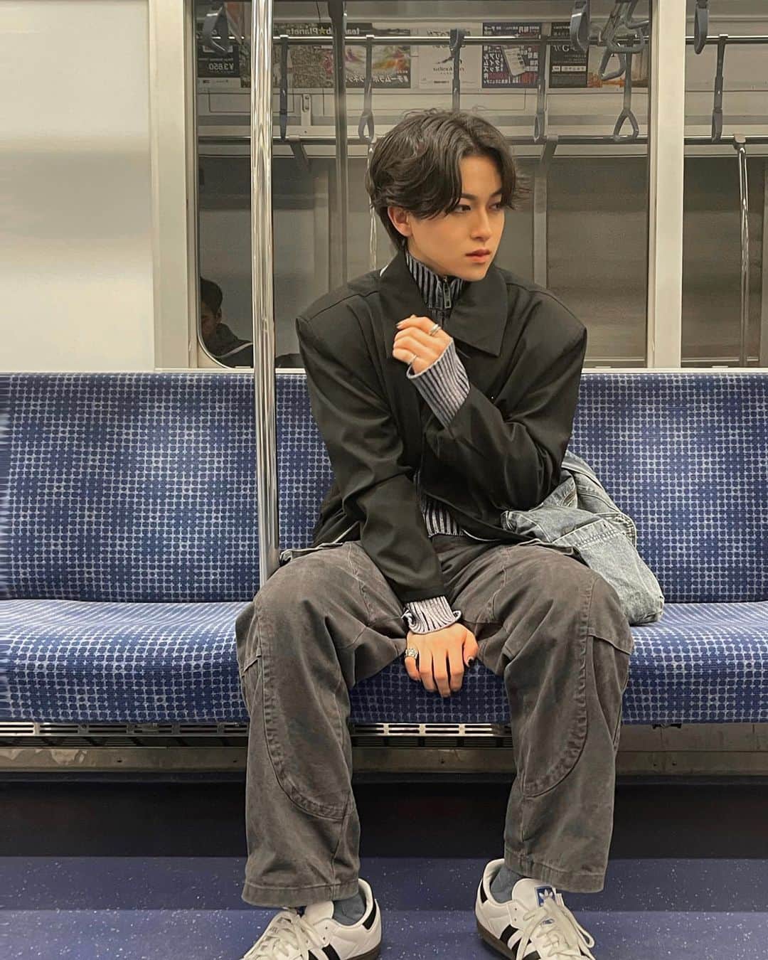 まきとんのインスタグラム：「recent memories⭐︎  jacket ANTERIOR LOVED top @jadedldn  bottom no brand bag @jadedldn  shose #adidassamba」