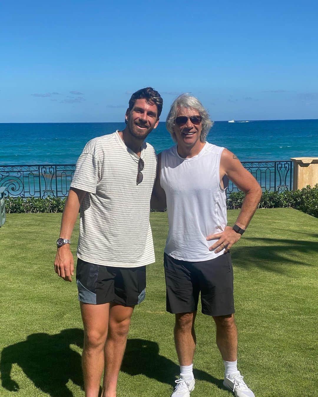 キャメロン・ノリーのインスタグラム：「Thanks for having us over 🌴☀️ @jonbonjovi」