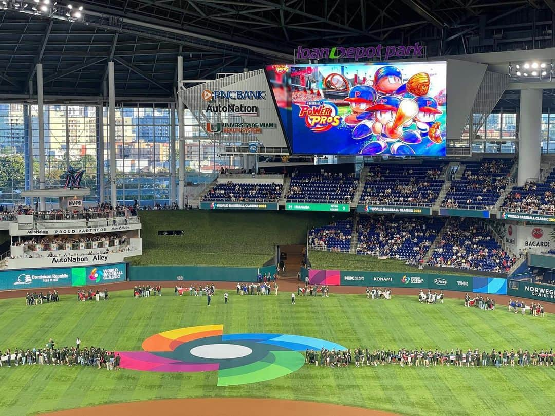 福田太郎さんのインスタグラム写真 - (福田太郎Instagram)「⚾︎WBC⚾︎ 勝つよ！いざ！世界一へ🎌 ⠀ アメリカとの頂上決戦🔥 世界最高峰の戦いはHTBで！ 🇺🇸⚔️🇯🇵🏟⚾️📺📣🙆‍♀️🙆‍♂️ ⠀ #WBC #worldbaseballclassic  #日本代表 #侍ジャパン #夢は正夢 #アメリカ #フロリダ #マイアミ #MLB #marlins  #loandepotpark  #America vs. #JAPAN #LetsGoJapan #野球 #すげぇ #HTB #アナウンサー #福田太郎 またこの場所に、戻って来られたことがとても幸せ😂 I’m back here, the U.S.!!!」3月22日 8時50分 - htb_tarofukuda