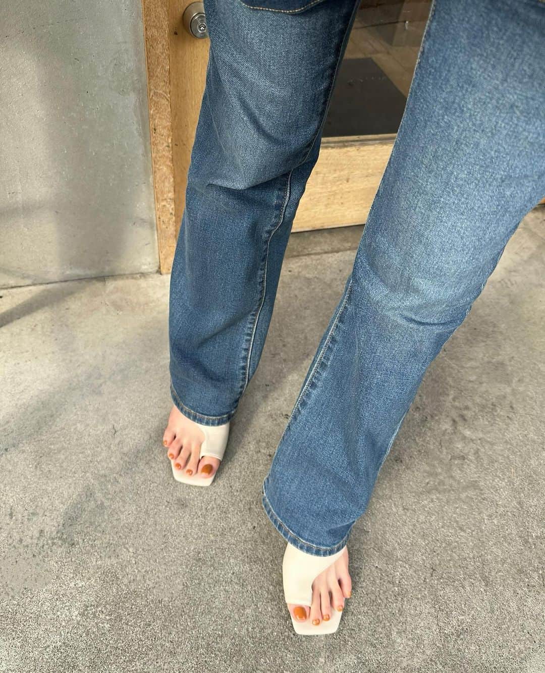 田畑佑莉さんのインスタグラム写真 - (田畑佑莉Instagram)「coat × sandal の春ならではの組み合わせ好き🍐🫐👡」3月22日 9時39分 - lily02tbt