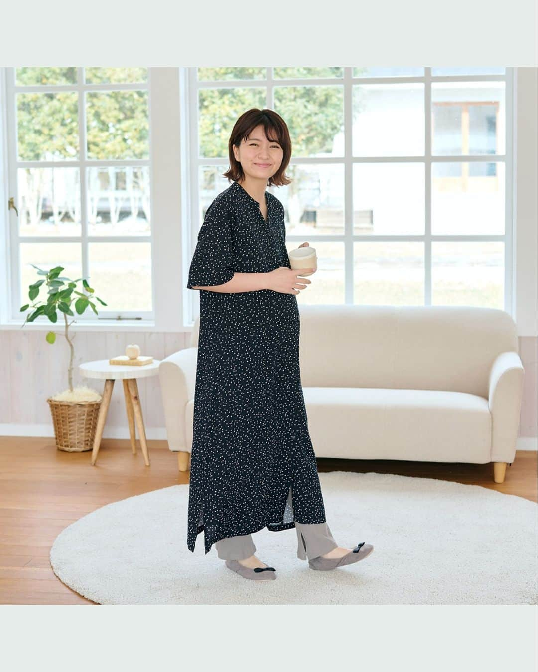 西松屋さんのインスタグラム写真 - (西松屋Instagram)「ラクな着心地で、おしゃれも楽しめる♪ 西松屋のマタニティウェアSUMMER COLLECTION🤰🏻☀ 産前から着用できて、産後の授乳にも便利な仕様です☺️西松屋はベビー・キッズ用品だけでなく、マタニティアイテムもお手頃価格なので、ぜひチェックしてくださいね🌻🤍  HPではバリエーション豊富なラインナップを紹介中🎶 ストーリーズハイライト「マタニティウェア🤰🏻」のリンクボタンからご覧ください✨ ━━━━━━━━━━━━━━━ 写真1枚目：アイテム ◇楊柳キャミワンピース　 ￥2,449（税込¥2,693） M-L（品番：587255）  写真2枚目：アイテム ◇ダブルボタンワンピース ￥2,449（税込¥2,693） M-L（品番：2318555N） ◇半袖フロントスリットTシャツ　 ￥899（税込¥988） M-L（品番：23M-ALM602）  写真3枚目：アイテム ◇フレンチ綿100％ボイルTシャツ　 ￥999（税込¥1,098） M-L（品番：588-3402） ◇布帛ワイドパンツ　 ￥1,849（税込¥2,033） M-L（品番：M23N-01083）  写真4枚目：アイテム ◇レーヨンドットワンピースパジャマ ￥1,999（税込¥2,198） M-L（品番：LHG-711NG） ◇おなからくらくリブフレアパンツ　 ￥1,079（税込¥1,186） M-L（品番：LT-738）  写真5枚目：アイテム ◇やわらかワッフル無地パジャマ ￥1,949（税込¥2,143） M-L・L-LL（品番：JS-23SU-01） ━━━━━━━━━━━━━━━ ※掲載商品の価格は投稿時の価格です。 ※小物は参考商品です。 ※掲載商品は実物と色が異なる場合がございます。 ※店舗により品揃え・在庫が異なる場合がございます。 ※売り切れの場合はご容赦ください。  ・━・━・━・━・━・━・━・ 📣ご質問やコメントへのご返信は致しかねますが、 サービス向上のための貴重な情報として、スタッフが拝見しております。  📣#西松屋これくしょん もしくは @24028.jp を付けて投稿してね！ こちらの西松屋公式アカウントで紹介させていただくかも♪ 皆さまの投稿お待ちしております☺︎  ※DMであらかじめご連絡を差し上げ、許可を頂いた投稿のみを紹介させていただきます。 ※DM内で外部サイトへの遷移や個人情報の入力をお願いすることはございません。 ・━・━・━・━・━・━・━・  #西松屋 #nishimatsuya #24028 #マタニティウェア #マタニティワンピース #マタニティワンピ #マタニティパンツ #マタニティパジャマ #マタニティコーデ #妊婦コーデ #産前産後 #初マタ #マタニティライフ #初マタライフ #マタニティファッション #大人ファッション #大人カジュアル #夏服 #赤ちゃん #ベビー #新生児 #マタニティ #プレママ #マタママ #赤ちゃんのいる暮らし #赤ちゃんのいる生活 #子育てママ #子供のいる暮らし #子供のいる生活」3月22日 9時50分 - 24028.jp