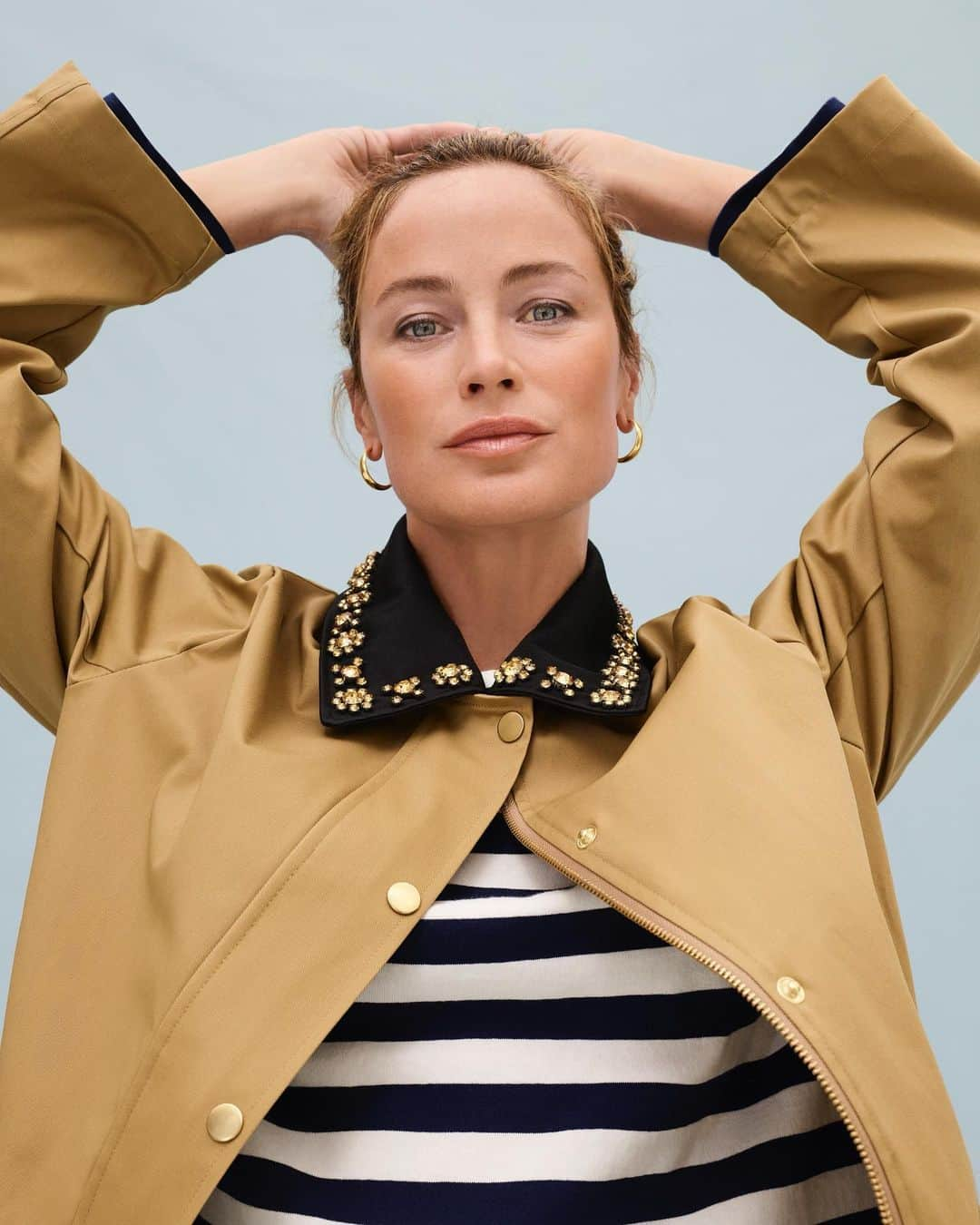 キャロリン・マーフィーのインスタグラム：「Happy 40th, J.Crew!  I remember when I discovered the J.Crew catalog at my Nana’s house in the summer of 1986. It was my first fashion holy grail. I loved the carefree models, aspirational yet relatable settings and timeless style—always with a slight quirk. Little did I know that one day I would get to see myself in those catalogs many times over, and make so many friends along the way. Cheers to 40 years @jcrew, and the next 40 to come! #injcrew 🥳♥️」