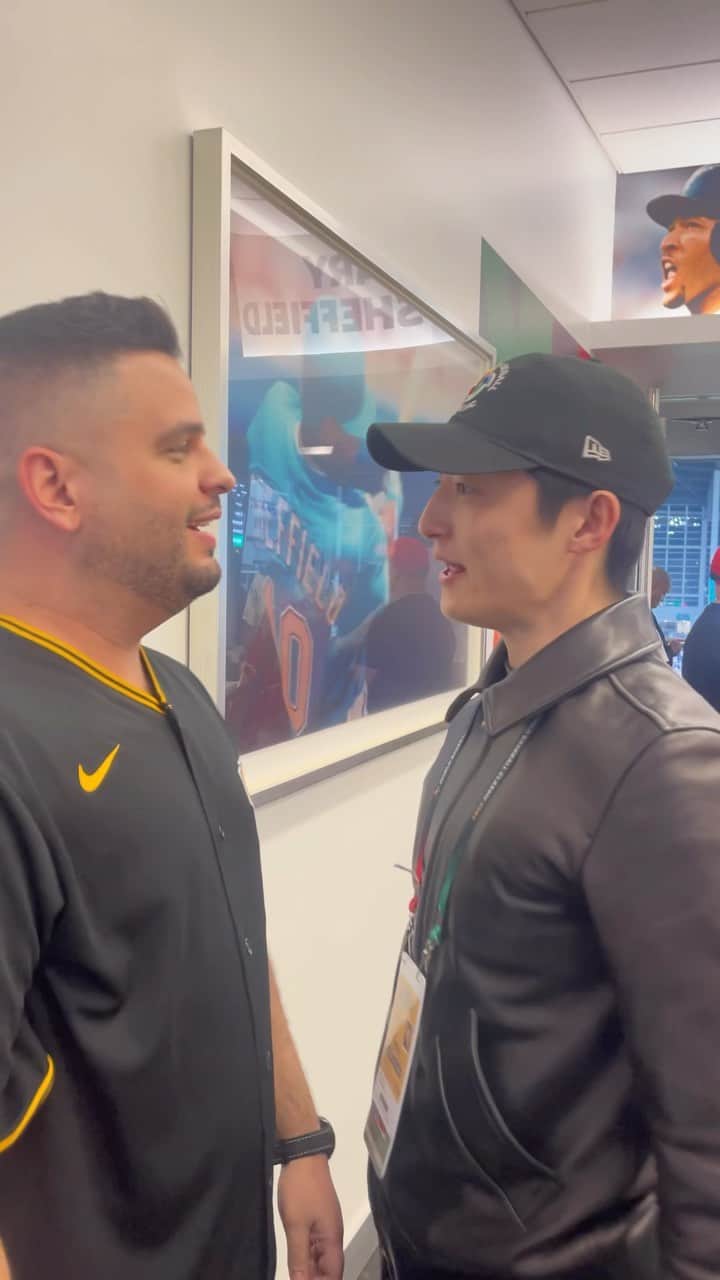 修一朗のインスタグラム：「Pero si yo estaba bromeando 😂.  . . #JosueComedy #WBC2023 #MLB #comediante #Japan #USA」