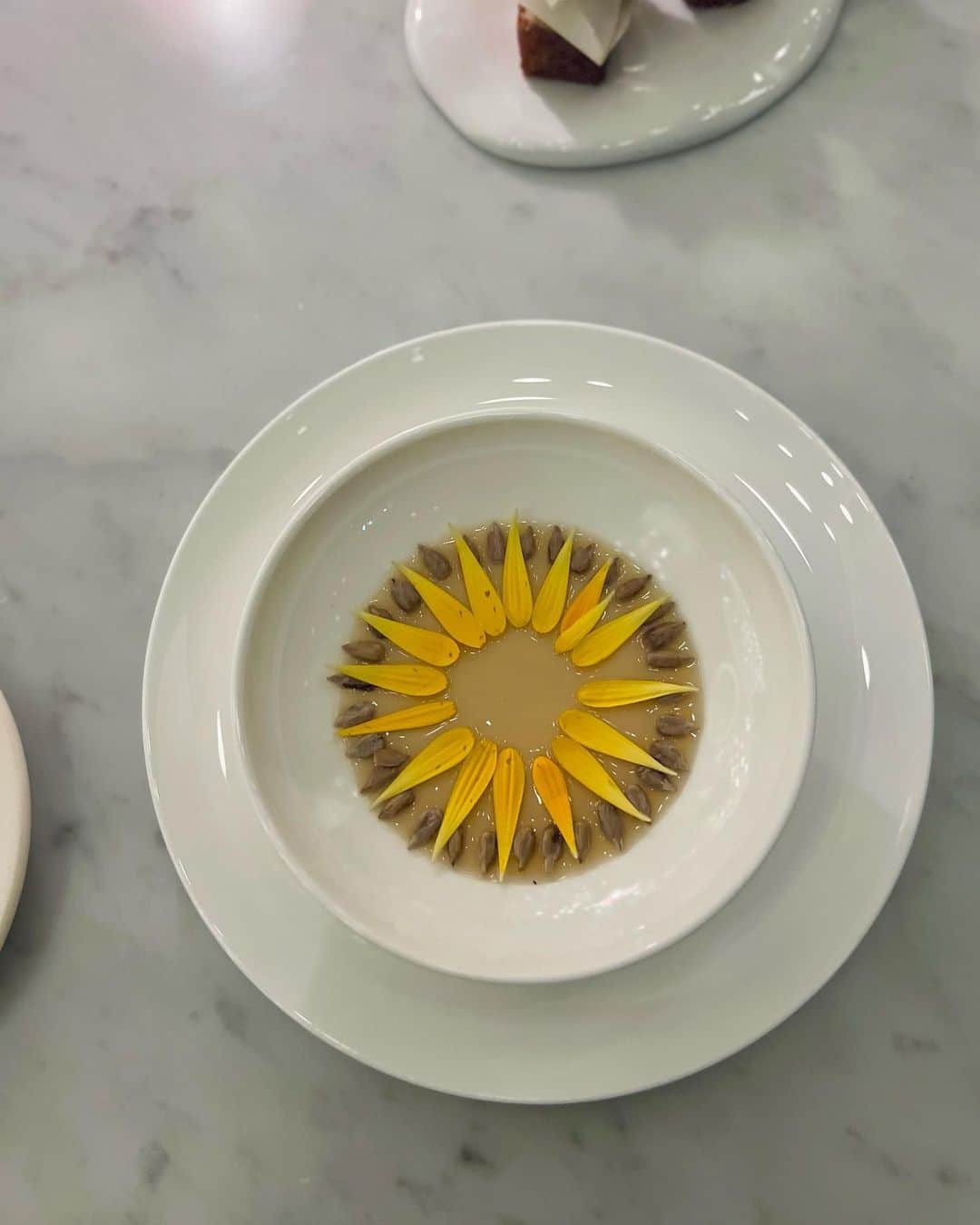 ケス Keisuiのインスタグラム：「Happy 2nd anniversary @wosakahotel Oh. lala… and もちろん @lacime_japan 様。  One day only exclusive collaboration with another レジェンド @hiroyasu_kawate 様。  最初から最後まで全力疾走したような展開で、休まる moment もなく、『すごいよ...なんかこれ、すごくすごいよね...』なんてずーっと感動しっぱなし。  3周年も楽しみ😋  #wosaka #w大阪 #withoutgo #たこやき #オコスケ #やしきたかじん」