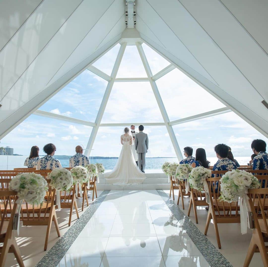 H.I.S. ウェディング（エイチ・アイ・エス）のインスタグラム：「実際のお客様のお写真と体験談をアップしてます♥  式場の雰囲気や演出、挙式後のご感想など参考にしてくださいね🕊️💗  ┈┈┈┈┈┈┈┈┈┈┈┈┈┈┈┈┈┈┈┈┈┈┈ 本日の花嫁はこちら✍️  【式場】#沖縄　#アートグレイスオーシャンフロントガーデンチャペル沖縄  ┈┈┈┈┈┈┈┈┈┈┈┈┈┈┈┈┈┈┈┈┈┈┈ 海の上に浮かぶように立つ祭壇が感動の美しさ✨  ┈┈┈┈┈┈┈┈┈┈┈┈┈┈┈┈┈┈┈┈┈┈┈  @his_wedding 人気のリゾート沖縄、ハワイの結婚式相談受付中です✨  🉐春旅スーパーセール開催中🎊😆  プロフィールトップからHPを見てね🌼 ▶︎ @his_wedding   ‥‥‥‥‥‥‥‥‥‥‥‥‥‥‥‥‥‥‥‥‥‥ #沖縄ウェディング  #リゾート婚 #リゾート挙式 #リゾートウェディング #結婚式準備 #プレプレ花嫁 #沖縄花嫁 #沖縄結婚式 #his花嫁 #沖縄挙式準備 #沖縄ウェディングレポ　#花嫁　#プレ花嫁　#結婚式レポ　#式場探し　#式場迷子　#結婚式当日レポ　#コロナ婚　#結婚式　#2023秋婚　#2023冬婚 #沖縄旅行 #his卒花 #ガーデンウェディング　#ガーデンパーティー」