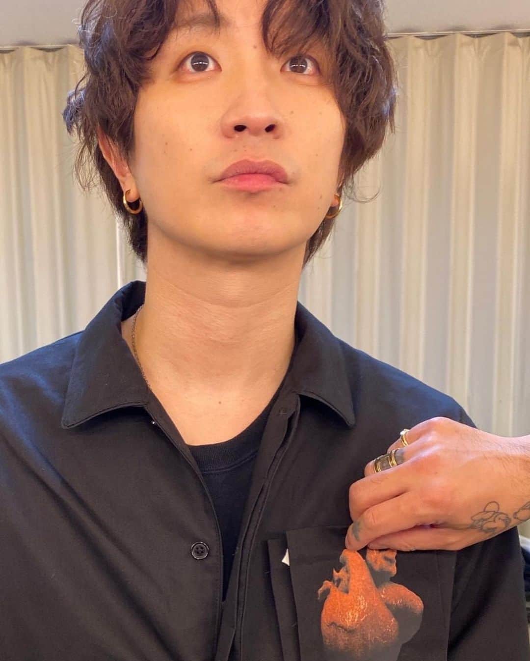 Fukaseさんのインスタグラム写真 - (FukaseInstagram)「東京公演限定の新しいグッズとしてアレのリメイクを作っている。  これを着てライブするのは初めてな気がする。  そして今回のライブからの髪型。」3月22日 10時24分 - fukase