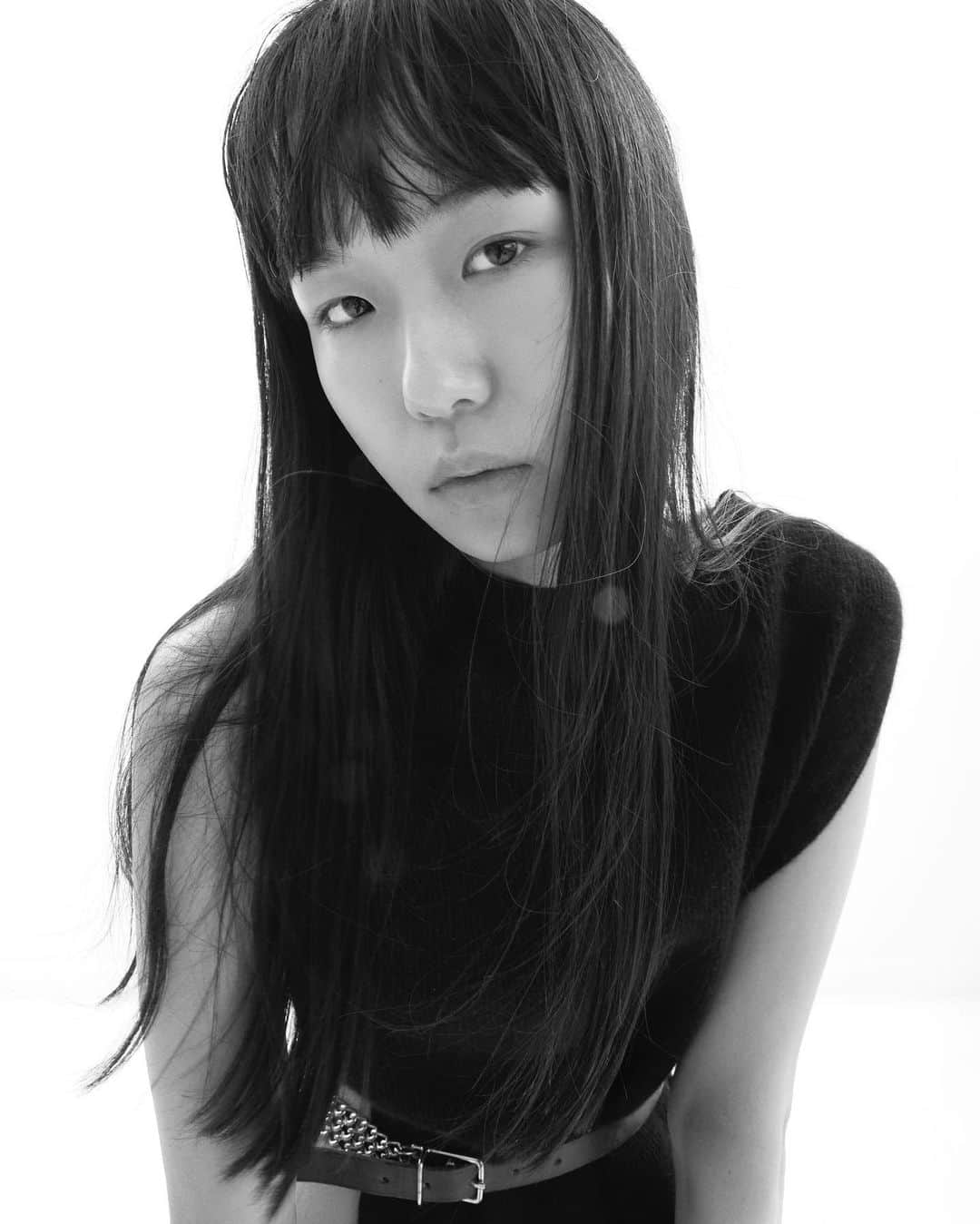 のインスタグラム：「@kollektiv_mgmt !! Thank you always and love you guys 🖤 Photography @anthonytudisco  Styling @hookerthebooker」