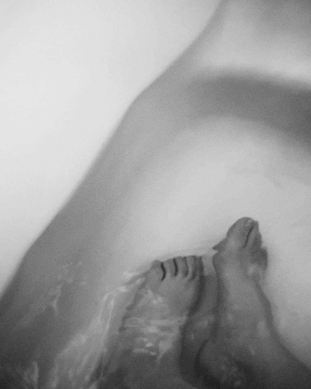 和内璃乃さんのインスタグラム写真 - (和内璃乃Instagram)「朝から陽の光浴びてお風呂入って よしって一息と共に立ち上がって 気合い入れたりなんてして  おはようございます☺︎」3月22日 11時04分 - rino.wauchi