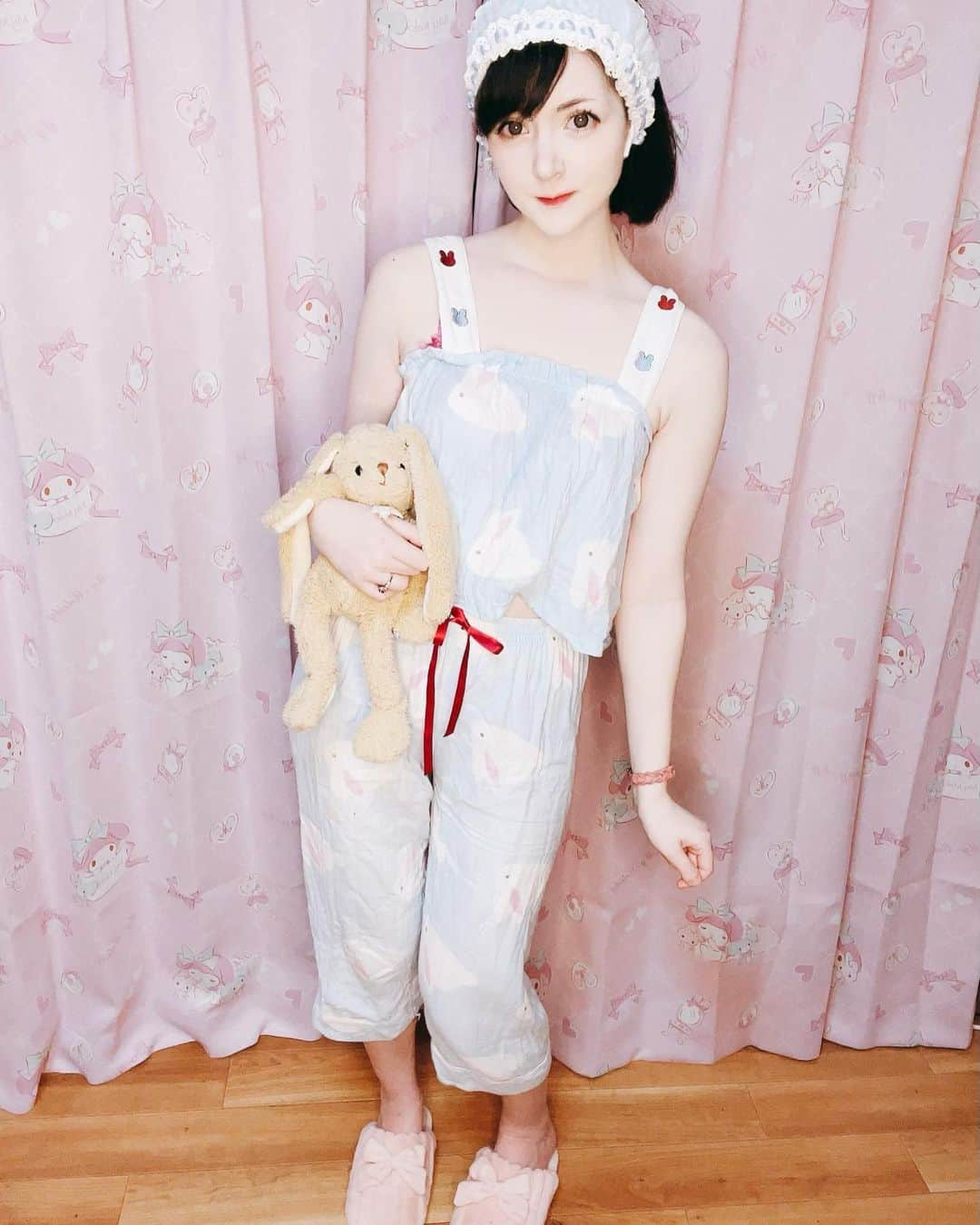 ビーナス・アンジェリックのインスタグラム：「I hate it when people online tell me how I should live my life. Bitch, you are don’t know me personally, are not my friend or acquaintance so shush. Pajama from Amazon!」