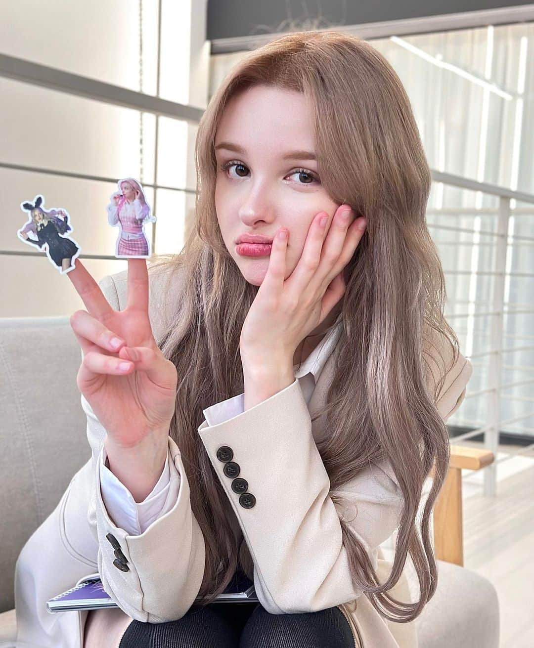 Elina 엘리나 (エリナ) さんのインスタグラム写真 - (Elina 엘리나 (エリナ) Instagram)「Finally my second merchandise is open🙌🏻💕 please check the link in my profile bio😁  여러분의 사랑을 힘 입어서 두번째 굿즈가 오픈되었어요 ! 제 프로필 링크에서 확인 할 수 있으니 많은 관심 부탁드려요💕」3月22日 22時47分 - elina_4_22