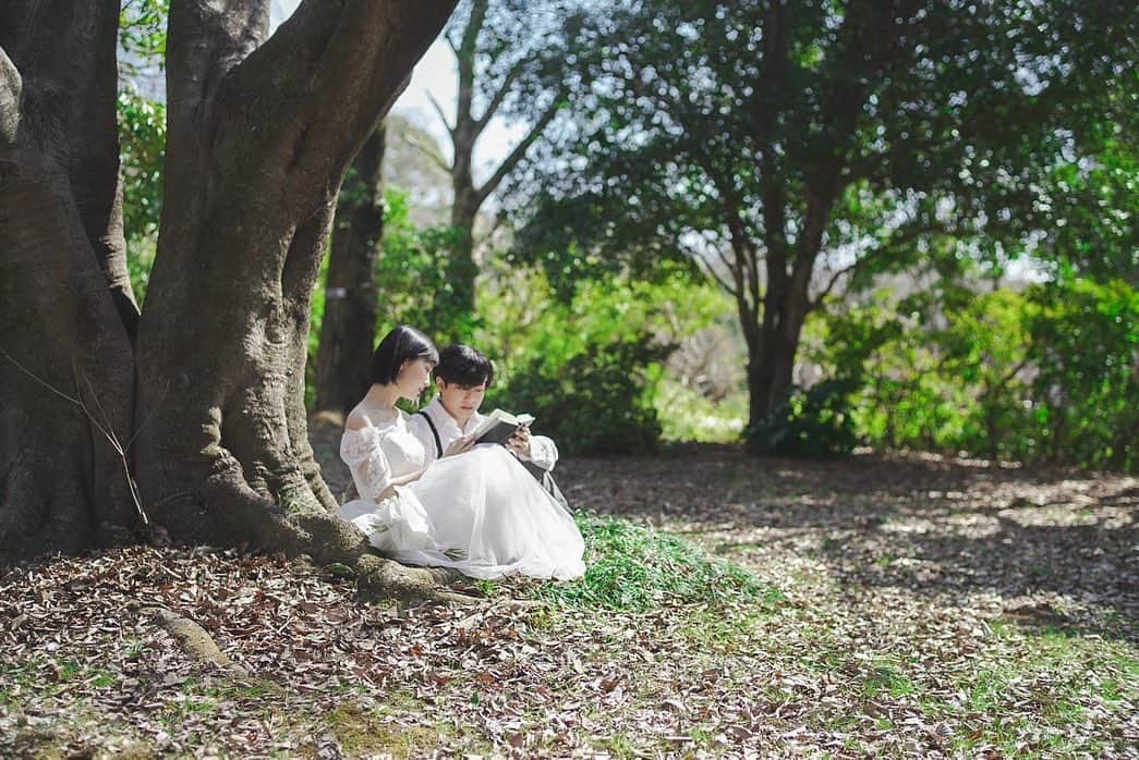 中嶋春陽さんのインスタグラム写真 - (中嶋春陽Instagram)「2人だけの結婚式、というテーマでの作品撮りでした🌲  高埜さんの撮られるストーリー性のある写真がとても好きだったので、参加できて嬉しいです…！  Photographer @takano.shiho   #作品撮り」3月22日 22時47分 - hal_ru