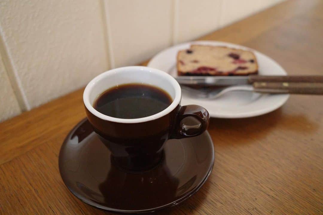 石井輝明さんのインスタグラム写真 - (石井輝明Instagram)「山梨、韮崎。 本当に好きなオシャレさだった。 そしてパウンドケーキがすんごく美味しかった。  今日はいい日でした。 明日もいい日でありますように。  #daughter #cafe #coffee #カフェ #コーヒー #喫茶店 #山梨カフェ #韮崎カフェ #カフェ芸人」3月22日 21時22分 - comandanteishii
