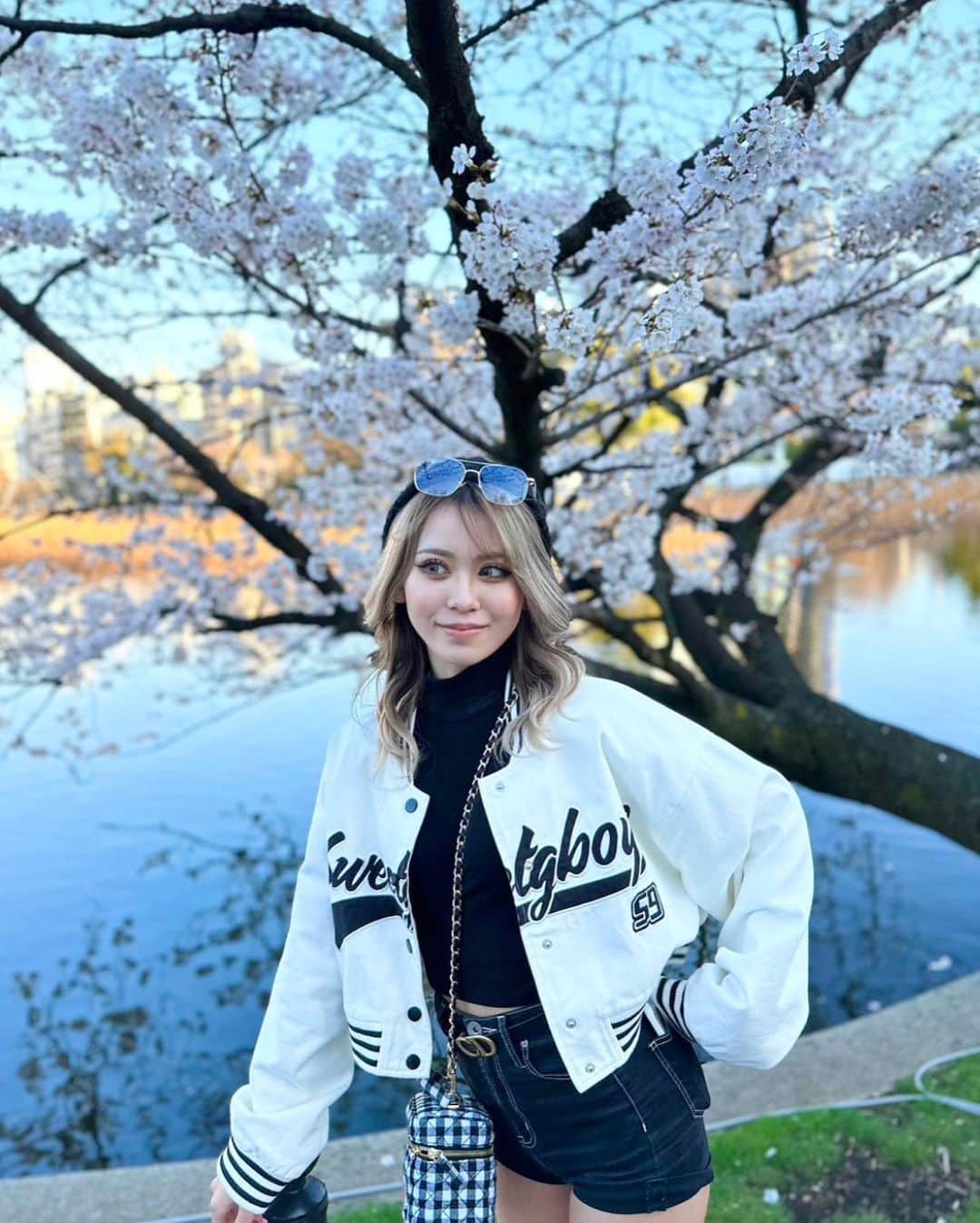 染谷リアナのインスタグラム：「この前桜みにいってきたの🌸💖  3日間くらい限定でエクステはずしてたから、めずらしい髪型💭👩🏼‍🦱   #上野公園  #上野桜まつり   #instagood  #instalike  #like4likes  #l4l  #f4f  #follome」