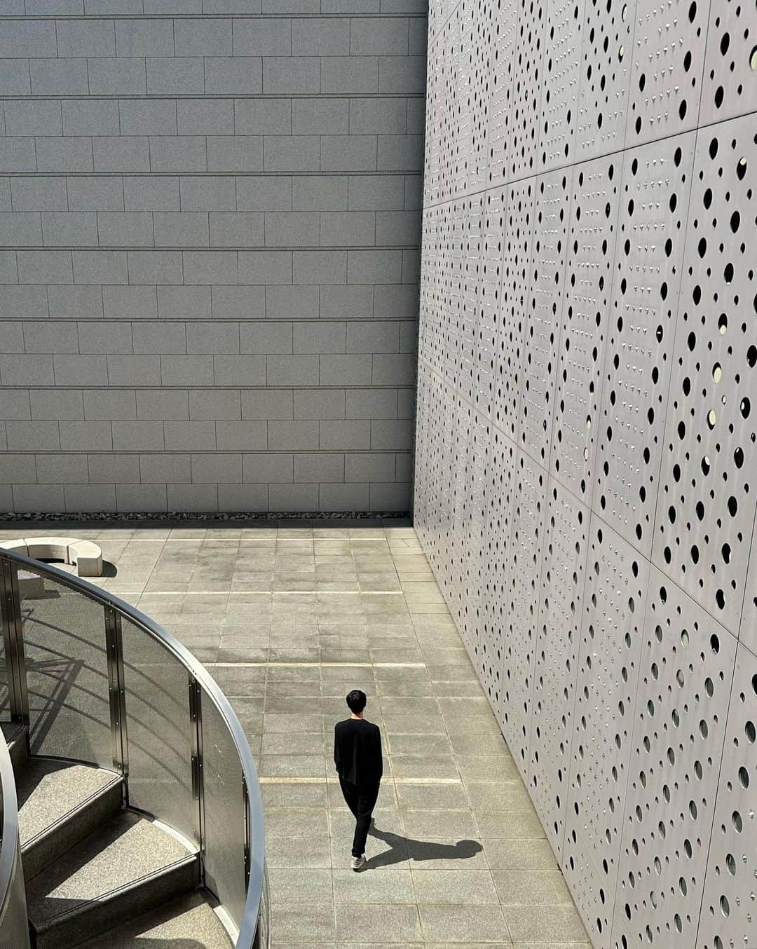Alisaさんのインスタグラム写真 - (AlisaInstagram)「久しぶりの清澄白河📍 朝活して美術館まで散歩してゆっくりした休日☕️  久しぶりにやっとイベントのお知らせができそうなので たまにこうやって休憩しながらも駆け抜けます🏃🏻‍♀️  #清澄白河#朝活#東京都現代美術館」3月22日 21時20分 - alisataira