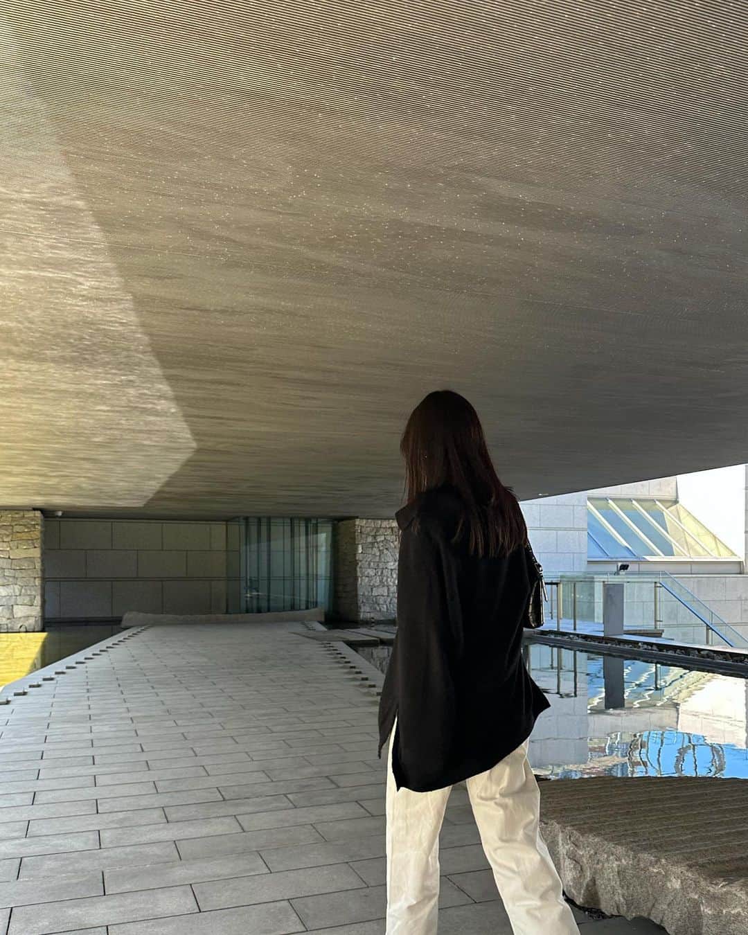Alisaのインスタグラム：「久しぶりの清澄白河📍 朝活して美術館まで散歩してゆっくりした休日☕️  久しぶりにやっとイベントのお知らせができそうなので たまにこうやって休憩しながらも駆け抜けます🏃🏻‍♀️  #清澄白河#朝活#東京都現代美術館」