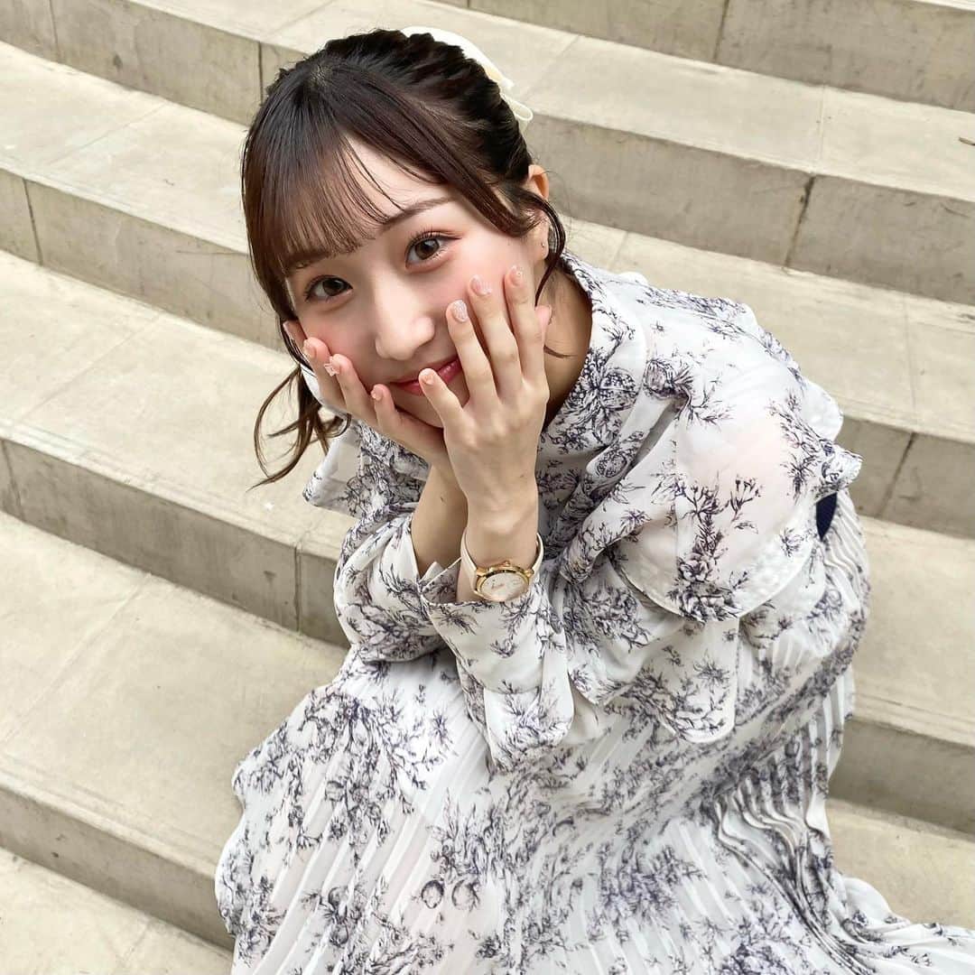 田辺真南葉のインスタグラム：「👶🏻  お爪がかわいいと幸せな気持ちになります〜〜  @momochick_juna」