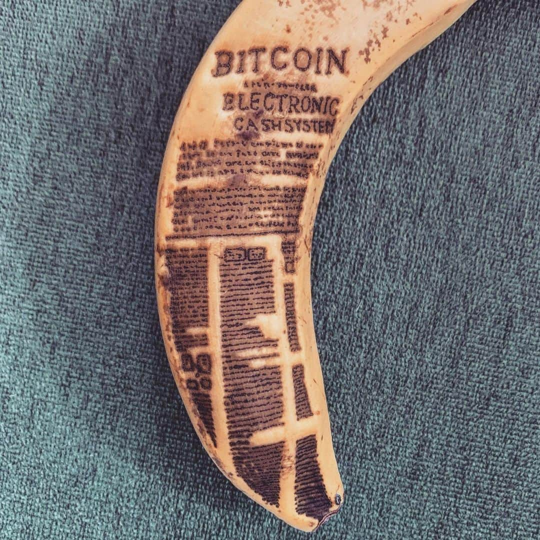 エンドケイプのインスタグラム：「Two days later. White paper.  #banana  #bananaart  #bitcoin  #apeertopeer  #whitepaper  #endcape  #バナナアート」