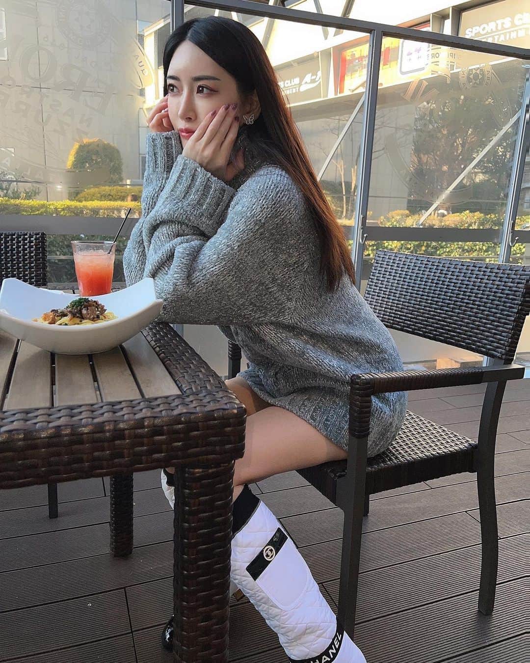南杏奈さんのインスタグラム写真 - (南杏奈Instagram)「髪のケア続けてたら サラサラになった🤭💞  テラスでランチはやっぱり最高だね❤️」3月22日 21時32分 - anna1031__