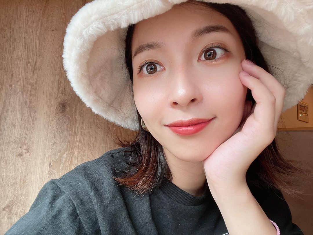 山下耀子のインスタグラム：「姉に似てる写真😂ｗ  あげてない写真あげる〜〜〜」