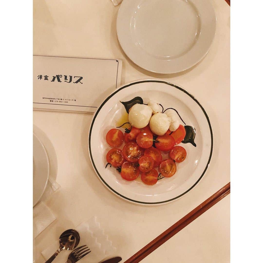 陣内勇人のインスタグラム：「. 街の洋食屋。 @paris_boozys   想像する洋食はだいたい揃う。 その上ワインのラインナップも◎  淡路島のトマト絶品すぎた。」