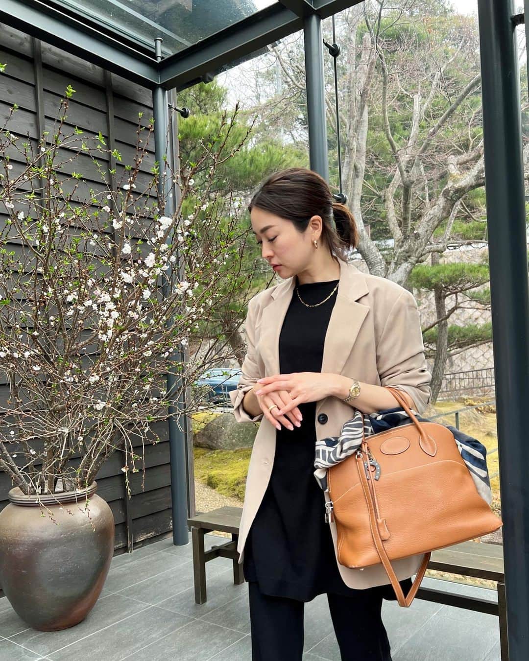 林香里さんのインスタグラム写真 - (林香里Instagram)「・ ・ 久しぶりに有馬温泉で、のんびり♨️ そして珍しく久しぶりにジャケットなんて着てみた☺︎ メンズライクなジャケットに　@charmante__femme のセットアップを合わせて、かっちりすぎないラフな感じに♡ ホテルstayだし移動もあるって時にバッチリ👌🏻  #coordinate#wardrobe#outfit」3月22日 21時36分 - kaori_hayashi1203