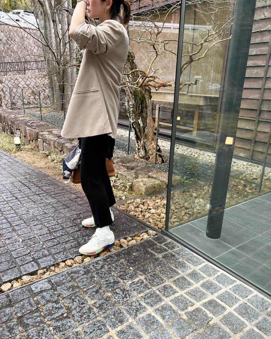 林香里さんのインスタグラム写真 - (林香里Instagram)「・ ・ 久しぶりに有馬温泉で、のんびり♨️ そして珍しく久しぶりにジャケットなんて着てみた☺︎ メンズライクなジャケットに　@charmante__femme のセットアップを合わせて、かっちりすぎないラフな感じに♡ ホテルstayだし移動もあるって時にバッチリ👌🏻  #coordinate#wardrobe#outfit」3月22日 21時36分 - kaori_hayashi1203