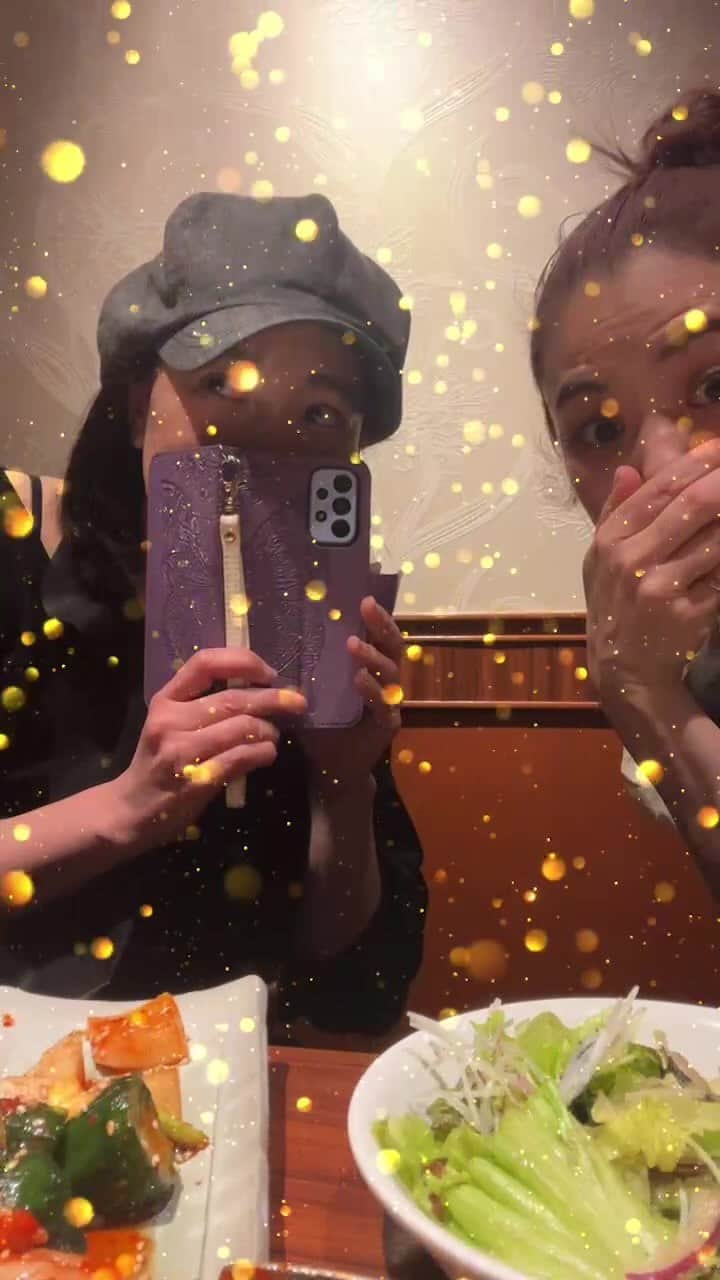 のインスタグラム：「新月インスタライブ 高校生の時からの親友 かおりと 今日は、ローラースケートデーでした🛼  そして  めちゃめちゃ久しぶりぶりの 全国ツアー（≧∇≦）  "Chara Simple City Tour 2023"  ◆メンバーの皆さん◆  皆川真人（Keybord） オオニシユウスケ（Guitar） 竹本健一（Chorus , and more!） 平岡恵子（Chorus , and more!） そして、私 Chara（Vocal , and more!）  ◆チケット情報 チケット価格 ¥8,500（1ドリンク代別） 全席椅子（全席指定） 全て着席のチケットになります 未就学児童 入場不可  チャラモバ会員・最速先行 先行期間 3月25日(土)12:00〜4月2日(日)23:59まで ＊チャラモバは月300円の課金サービスです 私のリンクから  オフィシャル先行発売 先行期間 4月5日(水)12:00〜4月10日(月)23:59  ◆ツアー日程・会場 6月13日(火) 札幌PENNY LANE24 6月14日(水) 札幌PENNY LANE24 6月22日(木) 名古屋THE BOTTOM LINE 6月24日(土) 大阪Music Club JANUS 6月25日(日) 岡山CRAZYMAMA KINGDOM 6月27日(火) 福岡DRUM LOGOS 6 月28日(水) 熊本B.9 V1 7月4日(火) 仙台Rensa 7月7日(金) 渋谷WWWX  ＊明日、23日の18時からCharaのホームページで詳細が公開されます」