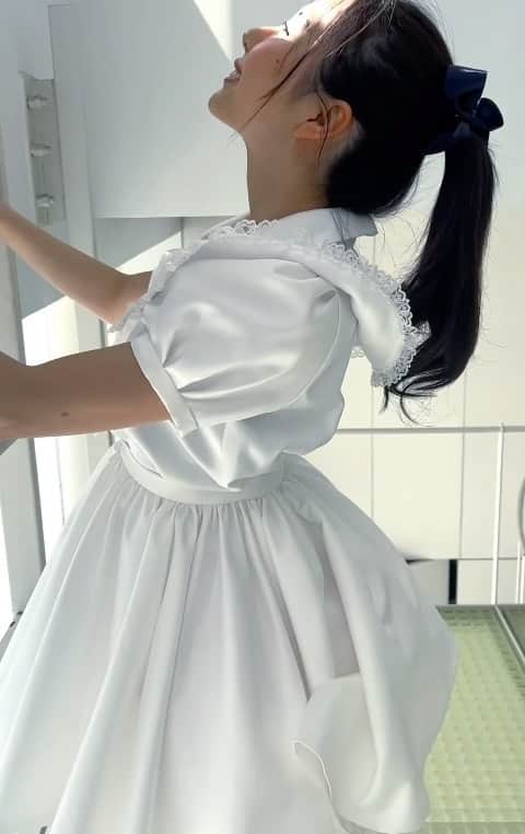 双木昭夫のインスタグラム：「白いちびまる子と呼んでいる、私の自信作のお洋服、着てくれているのは、なが〜い付き合いのくりえみちゃん」