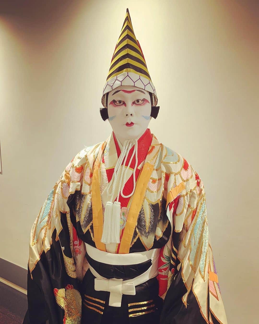 市川 翔乃亮のインスタグラム：「#ナミダドロップス　岡崎公演 #岡崎特別公演  おかげさまで昨日無事に終演いたしました！ 今回は芝居も古典舞踊も勉強させていただきました。  ナミダドロップス 初めてのジャンルのお芝居で苦戦しました。 先輩方にお教えいただきながら「キサラギ舞踊団の彼方」をつとめさせていただきました。  #操り三番叟　 身に余る大役でした。この舞踊の難しさと改めて自分の未熟さを痛感しました。  支えてくださった皆さま、機会をくださった皆さま、ご来場いただきました皆さま すべての方に感謝申し上げます」