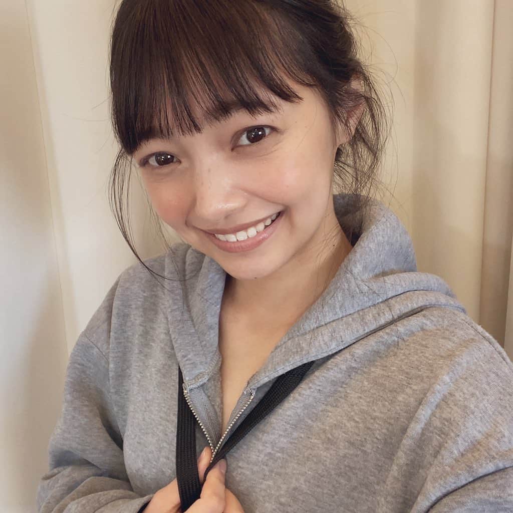 松山あおいのインスタグラム：「3月31日発売の【グラビアザテレビジョンvol.65】に みんなが応援してくれた #ニコドル部 の優勝特典でおねえさんが掲載されます🎉  載せる前の写真見せていただきましたが、かなり綺麗に撮っていただきました⚠️  予約してGETしてくれたら嬉しい！！」