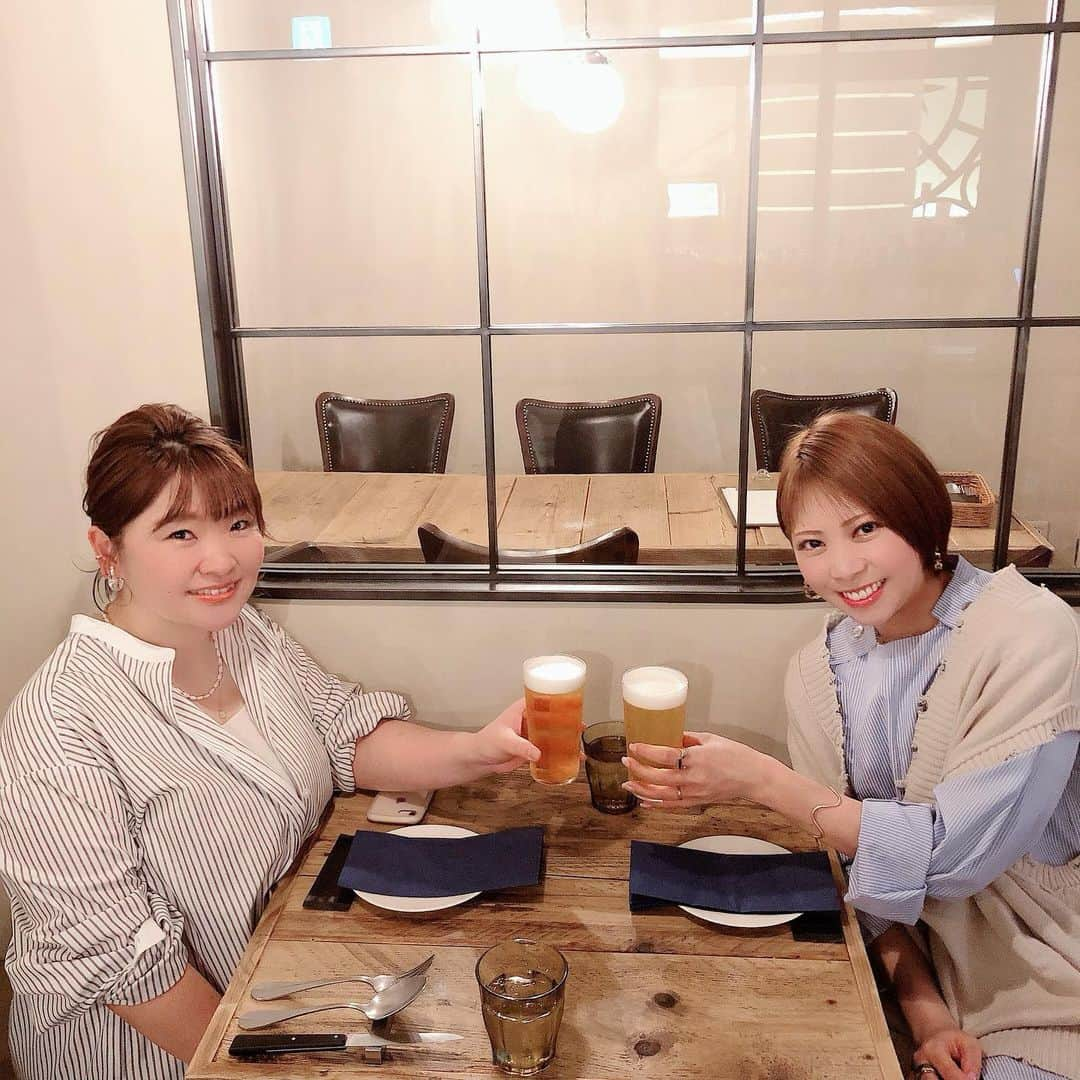 川野友美さんのインスタグラム写真 - (川野友美Instagram)「@osio_marunouchi  ⁡ ⁡ また行ってきました✨ お肉が入った平日ランチ限定コースを❤️ ⁡ ⁡ 何度食べても美味しい😊 ついワインが進んで飲みすぎました😂 みんなが働く姿を見ながら、ママ友と食べて飲んで喋って、楽しすぎました✨ ⁡ ⁡ みんな、ありがとー❤️❤️ またお客さん側でもお邪魔します🤣 ⁡ ⁡ ⁡ ⁡ ⁡ ⁡ ⁡ #今日のコーデ #ootd #今日のコーディネート #39grammer #インスタグラマー  #公式サンキュグラマー #男の子ママ  #二児ママ  #2人育児  #兄弟  #model  #プチプラ #オシャレさんと繋がりたい  #写真好きな人と繋がりたい  #料理好きな人とつながりたい  #犬好きと繋がりたい #撮影依頼募集 #フリーモデル #撮影モデル #ママモデル #サロンモデル #丸の内 #二重橋前 #osio #ランチ飲み #鳥羽シェフ #shooting #japan #world」3月22日 22時01分 - mamatomochi