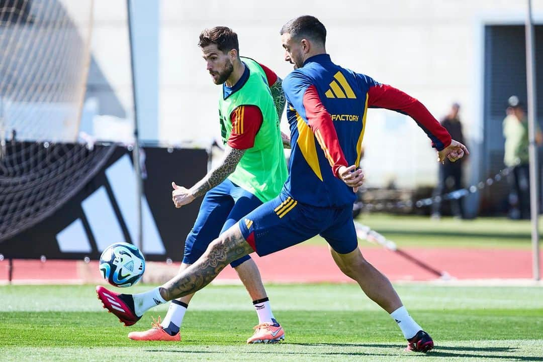 ホセ・ルイス・サンマルティン・マトさんのインスタグラム写真 - (ホセ・ルイス・サンマルティン・マトInstagram)「Seguimos! 💪🏻🇪🇸 @sefutbol」3月22日 22時03分 - joselumato