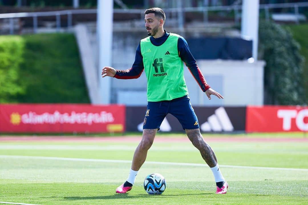 のインスタグラム：「Seguimos! 💪🏻🇪🇸 @sefutbol」