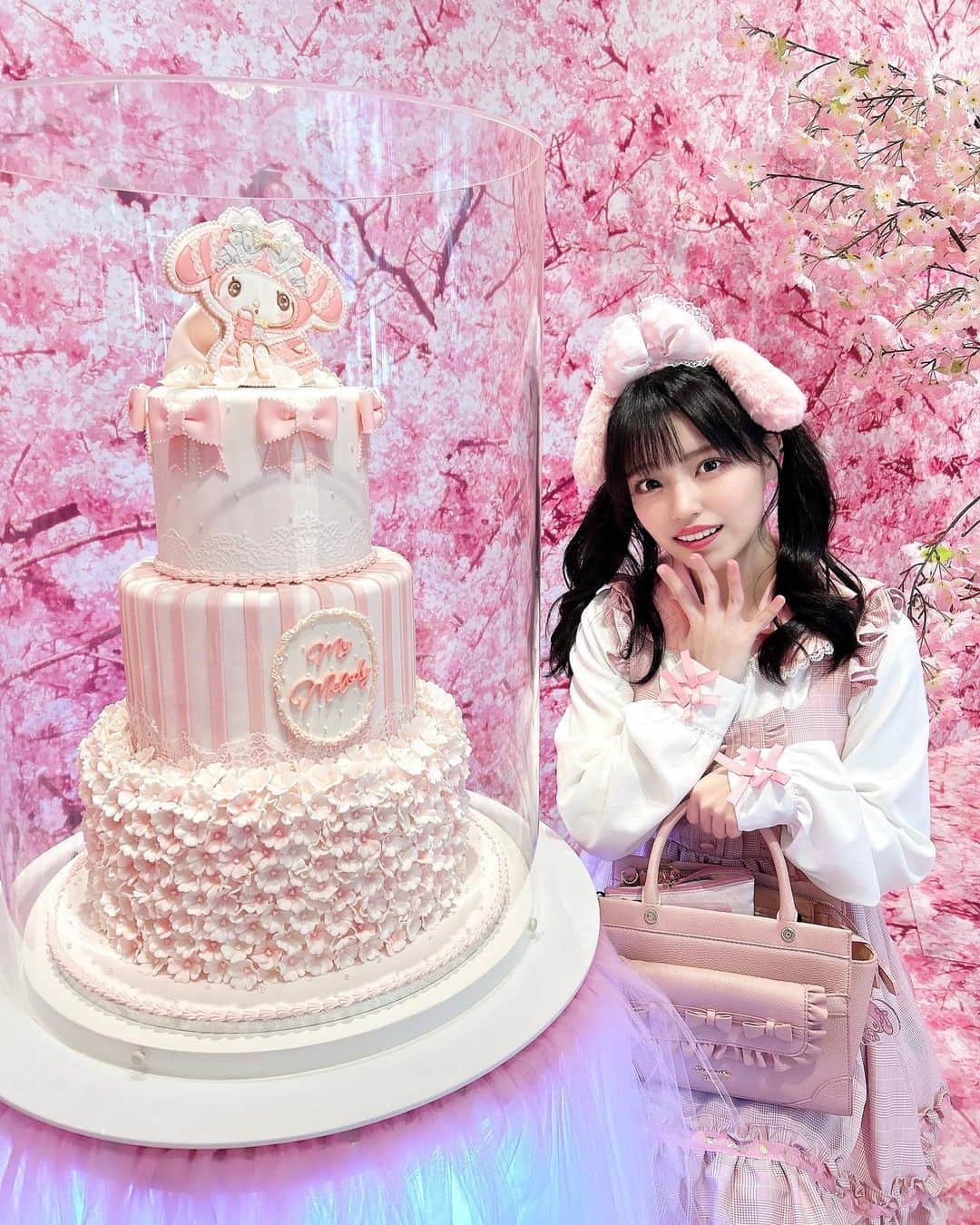 岩田陽菜のインスタグラム：「ずっと撮ってみたかった マイメロコーナー🌸ᐡ o̴̶̷ ࿁ o̴̶̷ ᐡ🌸」