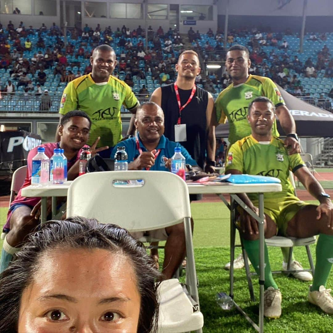 桑井亜乃さんのインスタグラム写真 - (桑井亜乃Instagram)「※ フィジーに行ってきました🇫🇯  MARIST 7s🏉 📆2023/03/16-18 🏟ANZ Stadium  昨年も参加させてもらった大会🫶 今年も3日間✌️ 男子、女子、男子U21を担当させていただきました🙇‍♀️ 今年もハーフタイムはありませんでした🏉笑 男子のファイナルはフィジー代表がフィジーポリスに負けるというハイレベルな試合が行われていました😎  1年ぶりにフィジーの皆さんとお会いすることが出来て嬉しかった💕 みんな本当によくしてくれる☺️  今回もホームステイさせてもらいました！🏠 フィジーママ、ライサ、ミリ ありがとうございました😊  また来年も来たいな♡🇫🇯 I love fiji🥰  次は...香港🇭🇰  #rugby7s #fiji #marist7s #ラグビー #ラグビー日本代表 #サクラセブンズ #ラグビー #rugby #女子ラグビー #レフリー #referee #八木橋百貨店 #canterbury #puma #大正製薬 #五反田病院 #きたもと脳神経外科クリニック #解説 #コメンテーター #commentator #フィットネス女子 #女子アスリート #anokuwai #worldseries #オリンピック」3月22日 22時28分 - ano.1020