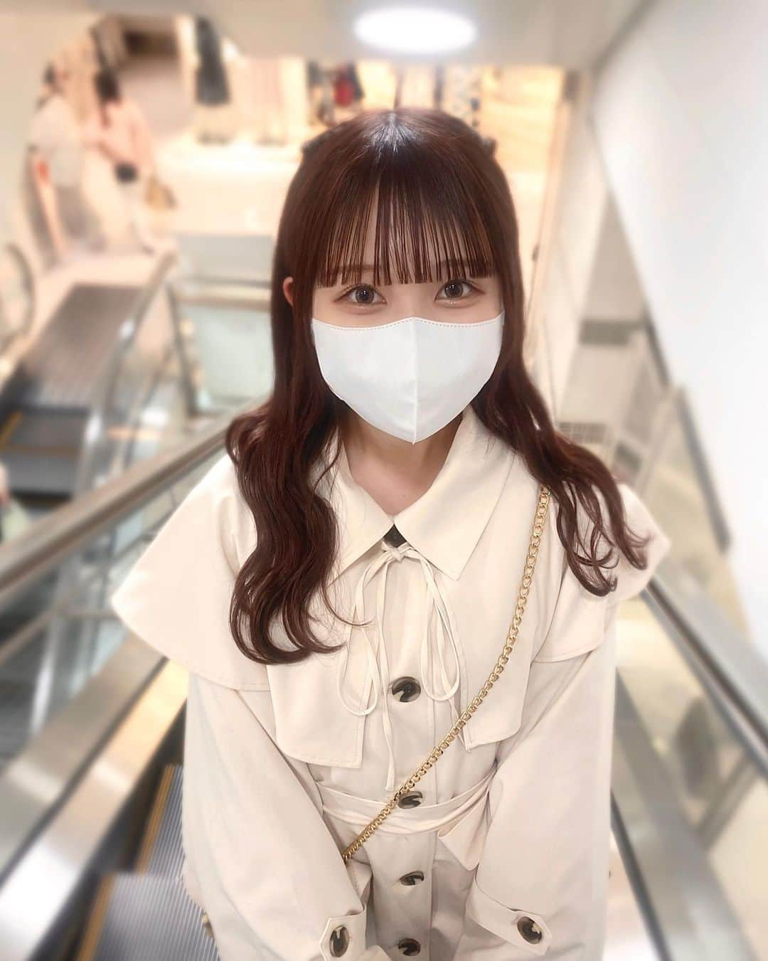 楠木しゅりさんのインスタグラム写真 - (楠木しゅりInstagram)「最近 外でれるようになったから いっぱいおでかけしてる 🌸  春のにおいとか気温すきなんだ〜 トレンチコートとかカーディガン着れる季節すき ܸ. ̫ .ܸ ‪」3月22日 22時38分 - kusunoki_shuri