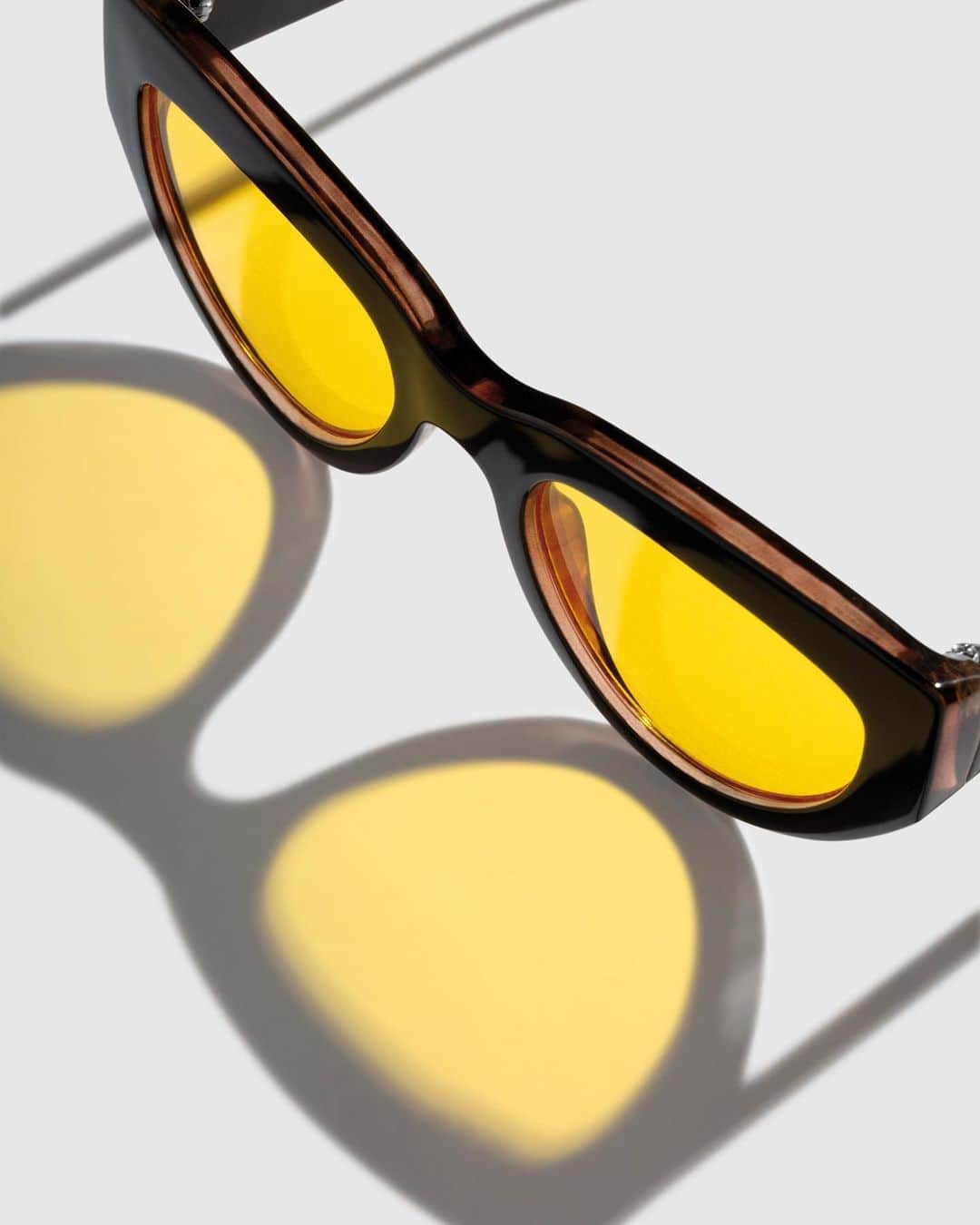のインスタグラム：「Who needs sunshine when you can just wear yellow-colored lenses? 🌞  Get our Kim in Black Sunshine and pretend that the sun is out there.」