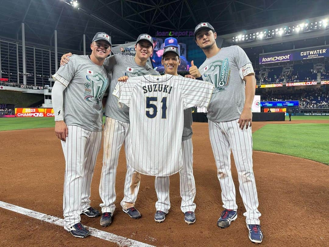 吉田正尚のインスタグラム：「team MLB😊」