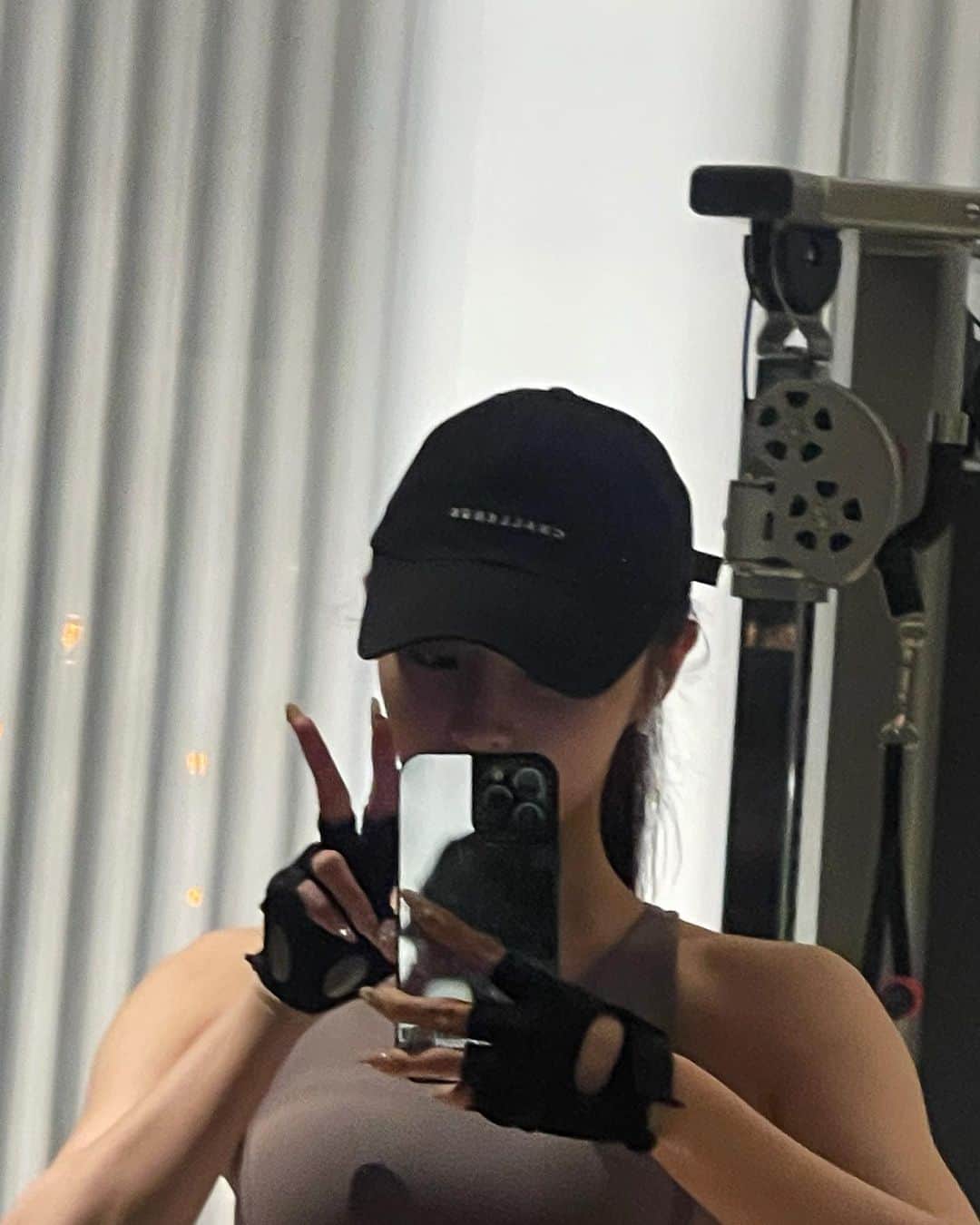 エルキーのインスタグラム：「👊🏻👊🏻」