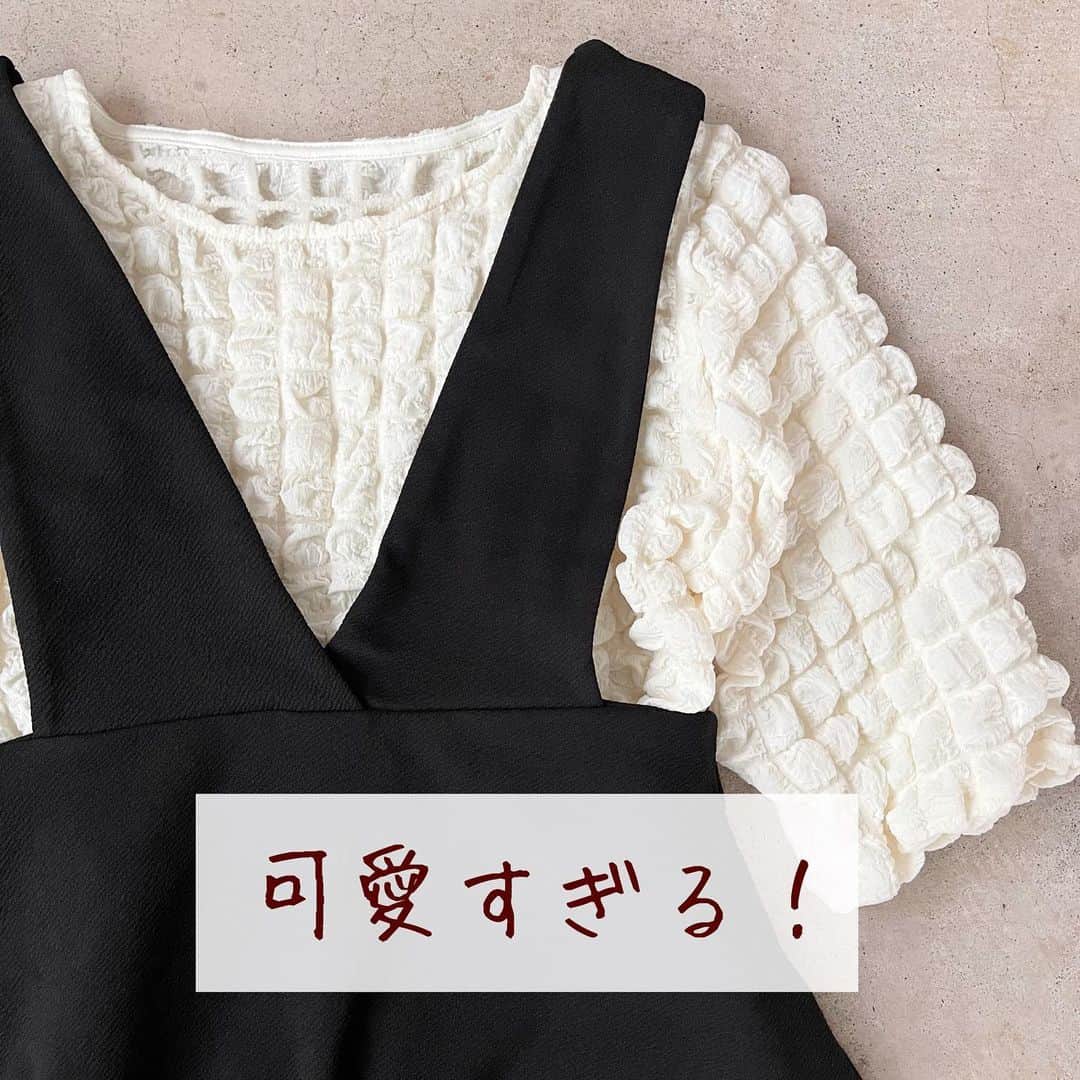 イタフラ（ナチュラル服のイタフラ）のインスタグラム：「、 スタッフ絶賛！みんな可愛いと言っていた 可愛すぎるポコポコプルオーバー編です🍃  早くも入荷待ち続出しています🔖 シンプルなのでキレイめにも合わせやすいです🌸 よろしくお願いします💨  @italietofrance  ✔︎クリアランスセール開催中🎈  ポコポコプルオーバー☞イタフラ クロのＶネックワンピ☞イタフラ デニムシェフパンツワンオッシュネイビー☞イタフラ クロのプリーツパンツ☞イタフラ  #真似しやすいコーデ #カジュアルコーデ #キレイめコーデ #キレイめカジュアル #きれいめカジュアル #きれいめコーデ #シンプルコーデ #着回しコーデ #プチプラコーデ #置き画くら部 #置き画倶楽部 #お洒落さんと繋がりたい #インフルエンサー募集 #インスタグラマー募集 #アンバサダー募集」