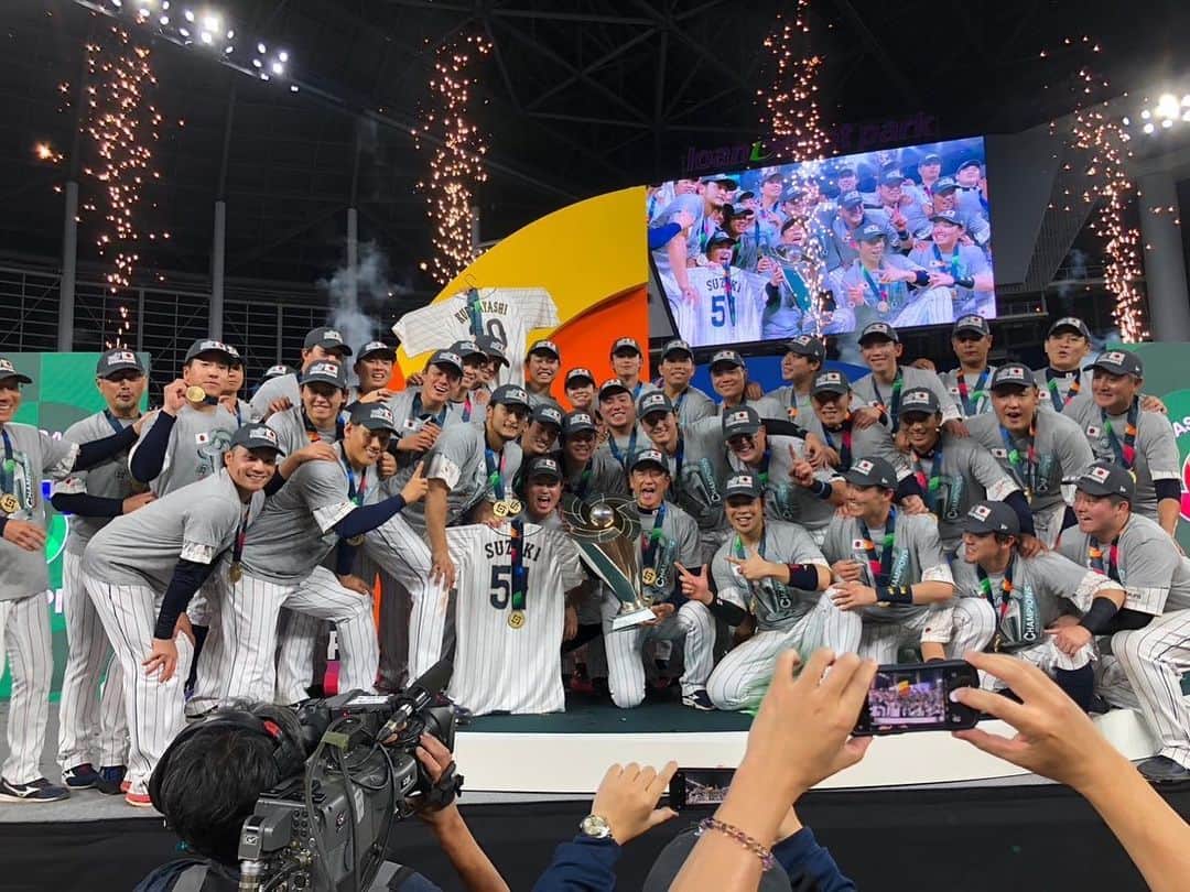 翁田大勢さんのインスタグラム写真 - (翁田大勢Instagram)「世界一🇯🇵  最高のチームメイトと、最高の結果で終われて最高です！！🔥  日本の野球は最高です！  応援ありがとうございました！  #大谷さんにスルーされたこと #由伸さんにいじられる」3月22日 14時37分 - taisei.ota15