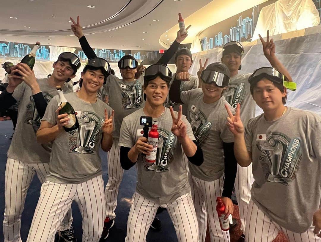 翁田大勢さんのインスタグラム写真 - (翁田大勢Instagram)「世界一🇯🇵  最高のチームメイトと、最高の結果で終われて最高です！！🔥  日本の野球は最高です！  応援ありがとうございました！  #大谷さんにスルーされたこと #由伸さんにいじられる」3月22日 14時37分 - taisei.ota15