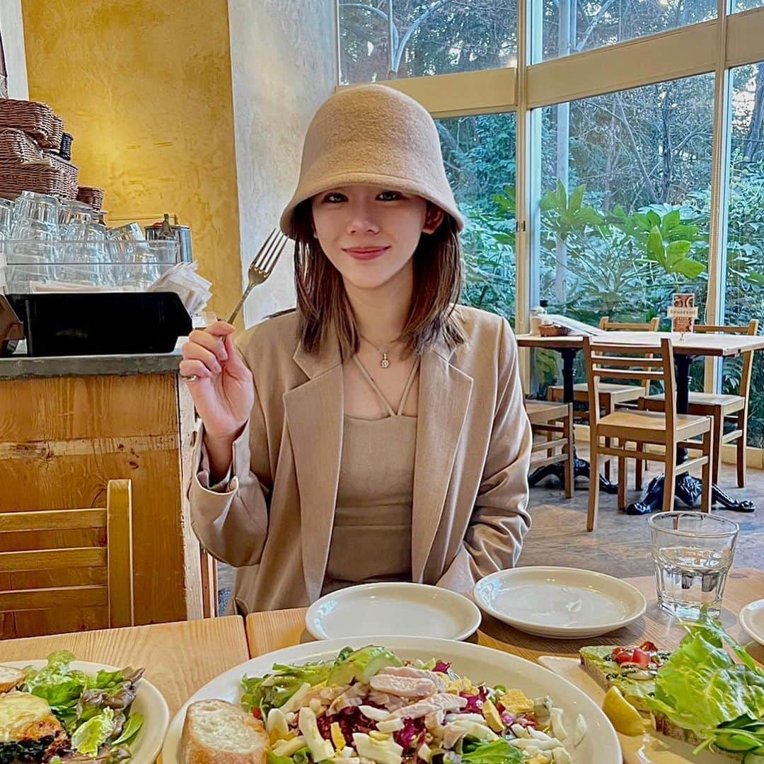 原望奈美のインスタグラム：「#ルパンコティディアン 🥗🥗 ⁣ ⁣ベジタリアンな日  ほんっとにおいしかった😭😭 お昼の東京タワー🗼もいいね〜！ ⁣ ⁣ ⁣  ⁣ ⁣ ⁣ ⁣ ⁣ ⁣ ⁣#ルパンコティディアン芝公園店  #ベジタリアン #ベジタリアンカフェ #ベジタリアンランチ #東京カフェ #東京ランチ #芝公園 #instadaily #instacafe #instafood  #instafashion #ハットコーデ #ベージュコーデ #たまにはすっぴん #すっぴんday #도쿄여행 #도쿄카페 #도쿄맛집 #채식 #채식식당 #패션피플  ⁣ ⁣ ⁣ ⁣ ⁣ ⁣ ⁣ ⁣ ⁣  ⁣ ⁣ ⁣ ⁣ ⁣#ルパンコティディアン芝公園店  #ベジタリアン #ベジタリアンカフェ #ベジタリアンランチ #東京カフェ #東京ランチ #芝公園 #instadaily #instacafe #instafood  #instafashion #ハットコーデ #ベージュコーデ #たまにはすっぴん #すっぴんday #도쿄여행 #도쿄카페 #도쿄맛집 #채식 #채식식당 #패션피플  ⁣ ⁣ ⁣ ⁣ ⁣ ⁣ ⁣ ⁣ ⁣」