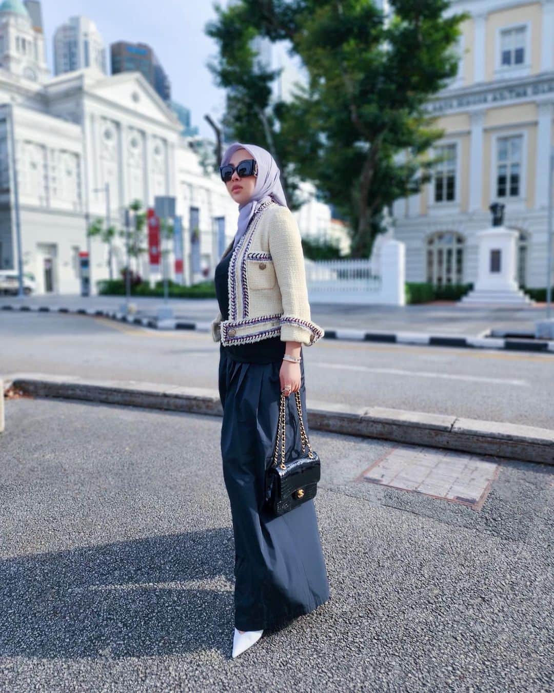 Syahriniのインスタグラム：「•  ~ Ramadan Mubarak Ramadan Kareem Marhaban Yaa Ramadan, Selamat Menunaikan Ibadah Puasa Mohon Maaf Lahir Dan Bathin ~  __________________ ~𝓢𝓨𝓡~  __________________  #PrincesSyahrini #RamadanKareem #Singapore_March2023」