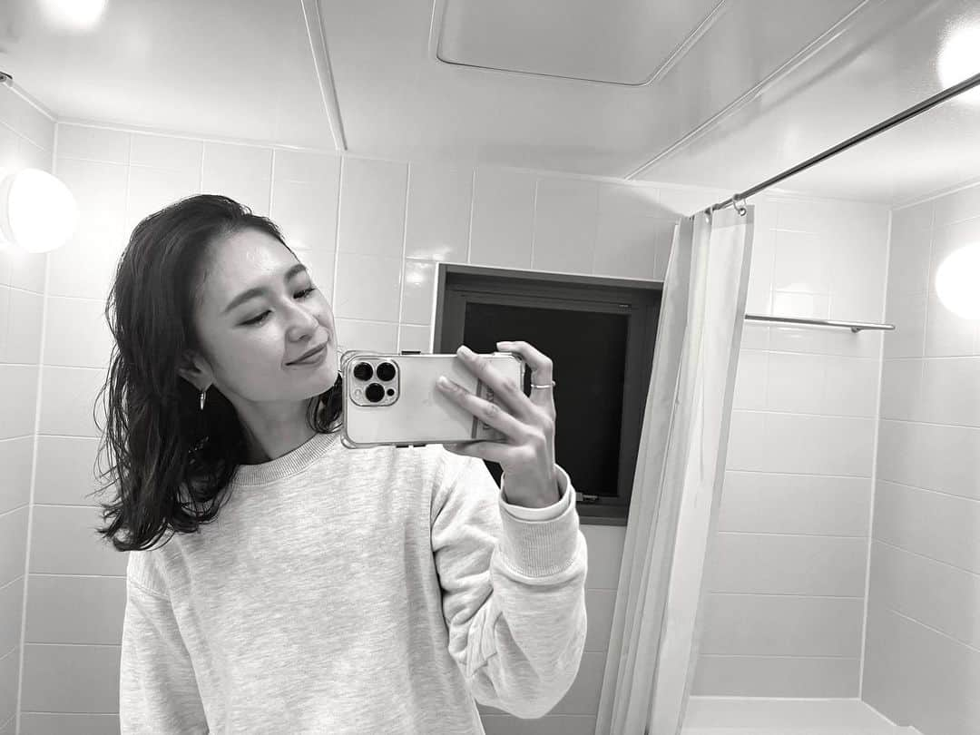 荒井奈緒美のインスタグラム：「たまにの出張が私のリフレッシュ色々なことから離れて私自身の心とからだと向きあっていく時間が取れる事が有難くて✨ 目の前の事じゃなく大きな視野で見る事の大切さを再確認できる✌🏻 毎日ひとつひとつを大切にできるように🌿」