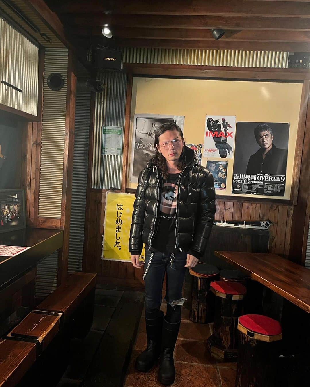庄村聡泰のインスタグラム：「. #サトヤスタイリング  眼 #レイバン 上 #サンローラン 中 #ミスターハリウッド 中中 #アークティックモンキーズ 下 #チープマンデー 靴 #ワークマン 銀 #クロムハーツ  サンローランのレザーダウンは着丈短めでライダースっぽく着れるのがいいと思いましたしパンチングレザーなのがたまらんよ」