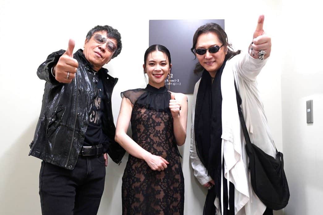 小柳ゆきのインスタグラム：「「JAL presents FLYING HEART」10th Anniversary 石井竜也SPECIAL LIVEにお招き頂きました！  石井竜也さん、世良公則さん 御二方とも、とてもとてもかっこよかったですー！！！😊  そしてバンドの皆様もとっても素敵で✨石井さんとは「星に願いを」をコラボもさせて頂き、大変贅沢で楽しいひとときでした有難うございました🥹」